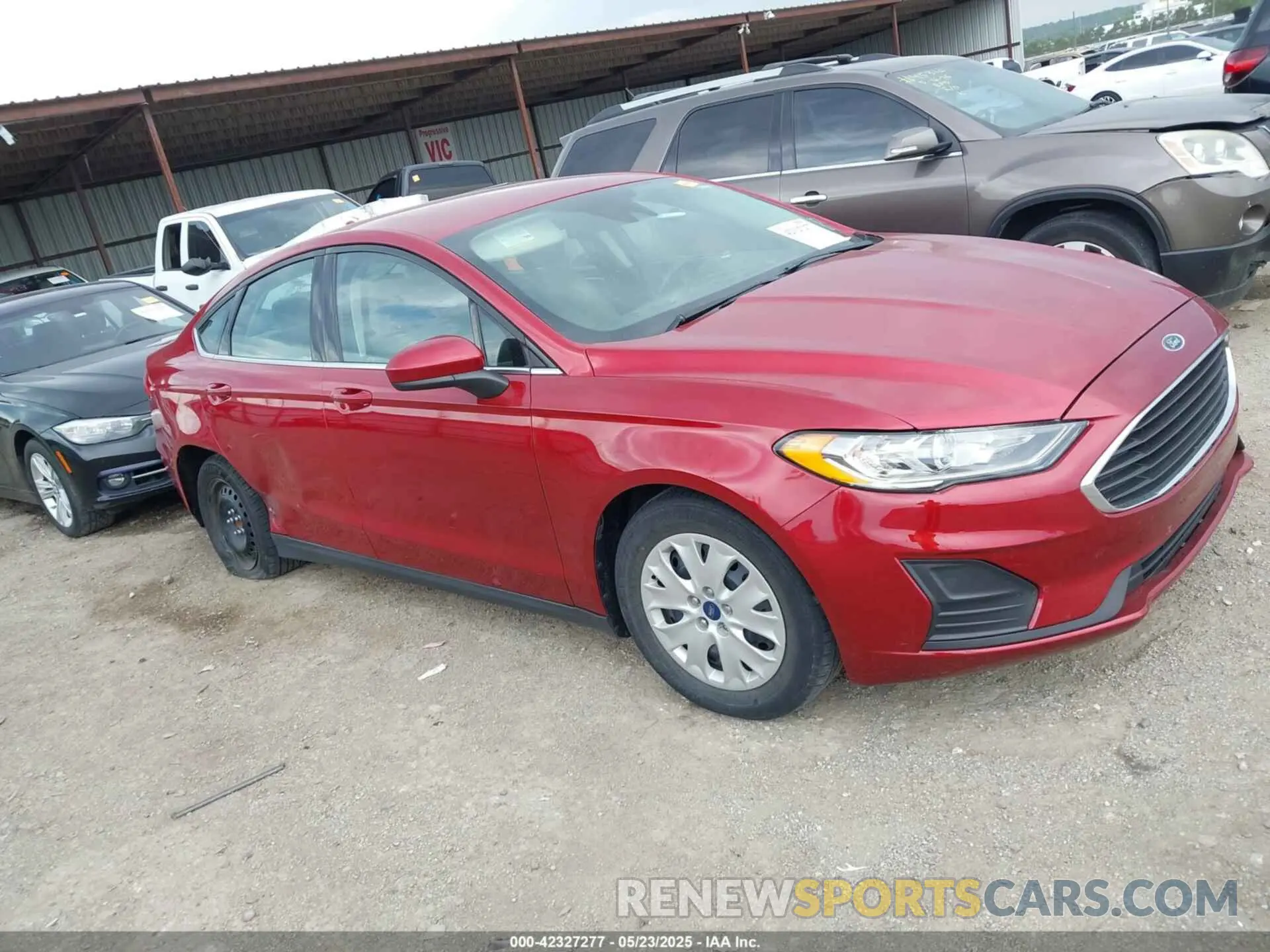 18 Photograph of a damaged car 3FA6P0G75LR111470 FORD FUSION 2020