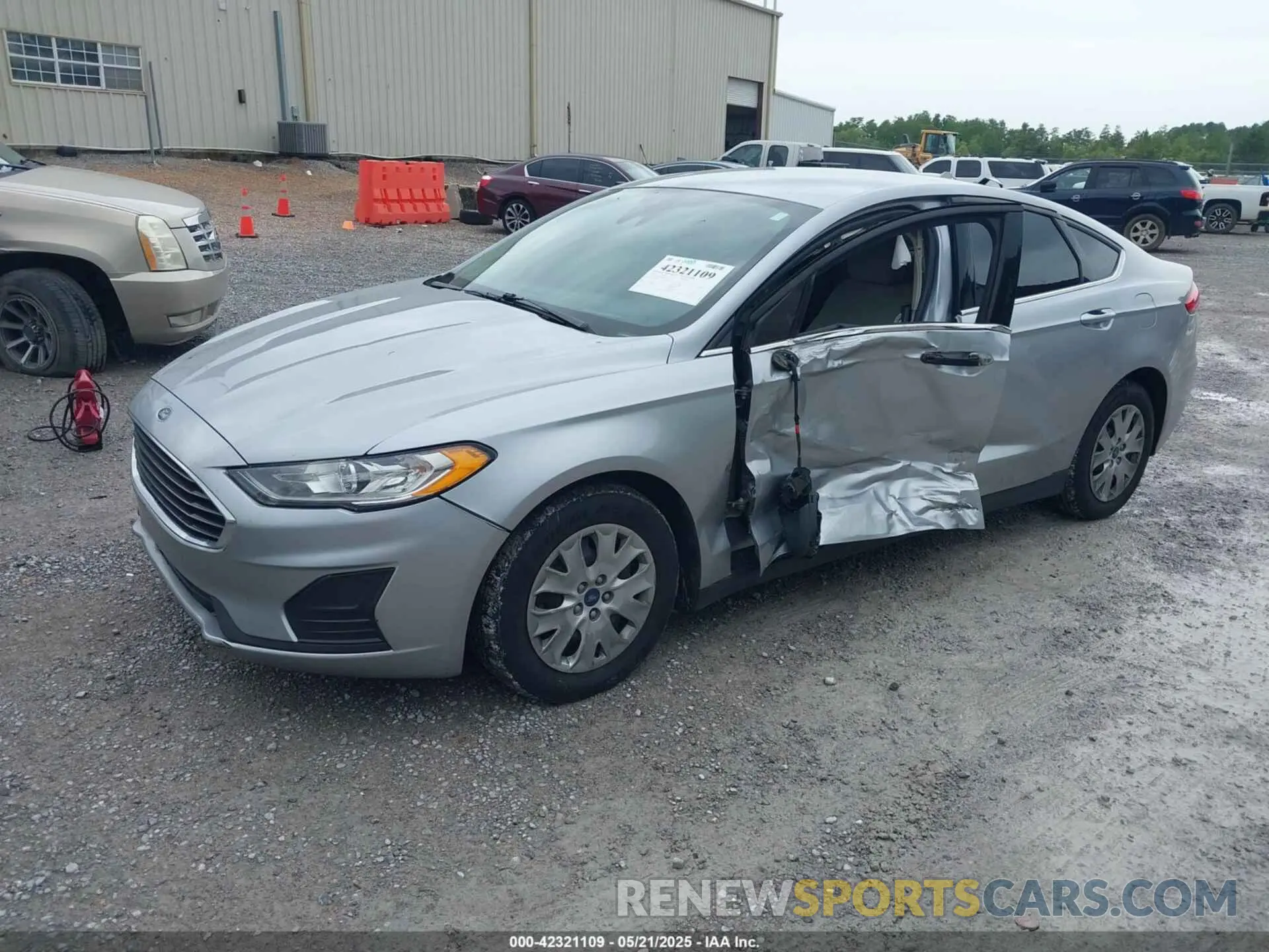 2 Фотография поврежденного автомобиля 3FA6P0G75LR160944 FORD FUSION 2020