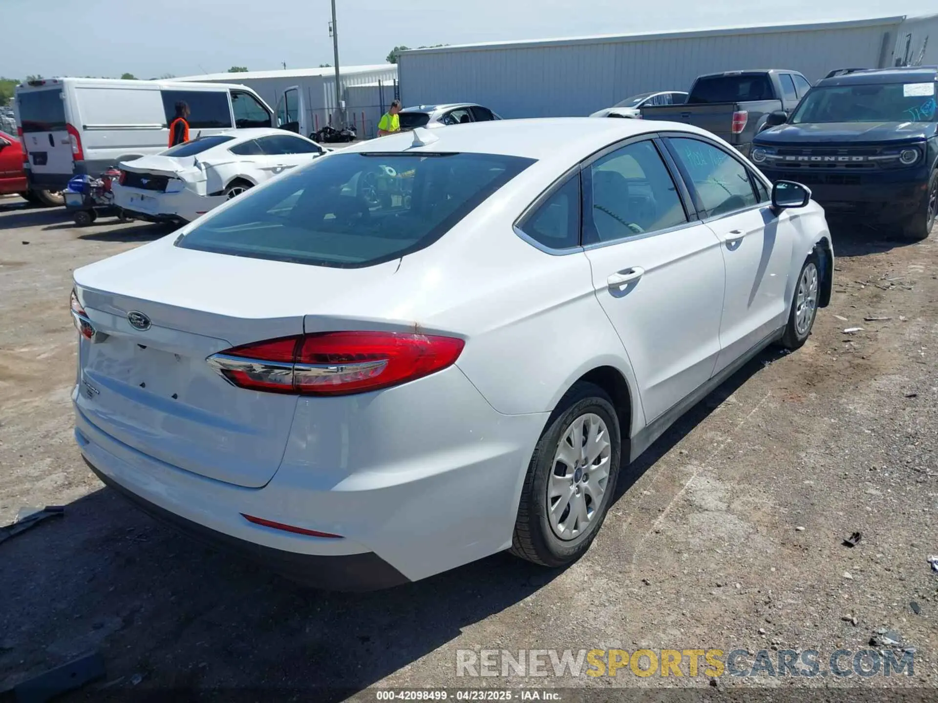 4 Фотография поврежденного автомобиля 3FA6P0G75LR207521 FORD FUSION 2020