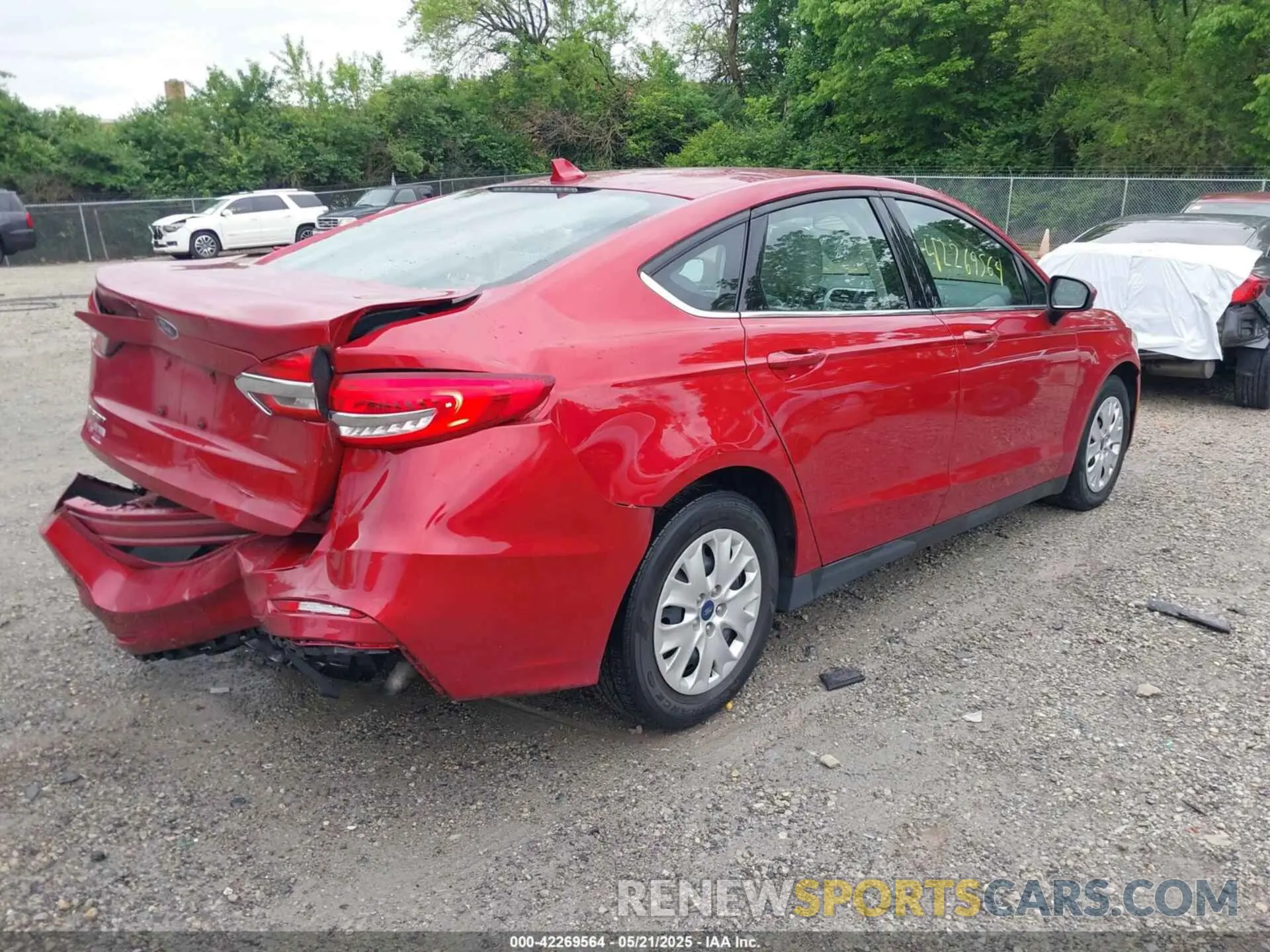 4 Photograph of a damaged car 3FA6P0G77LR110627 FORD FUSION 2020