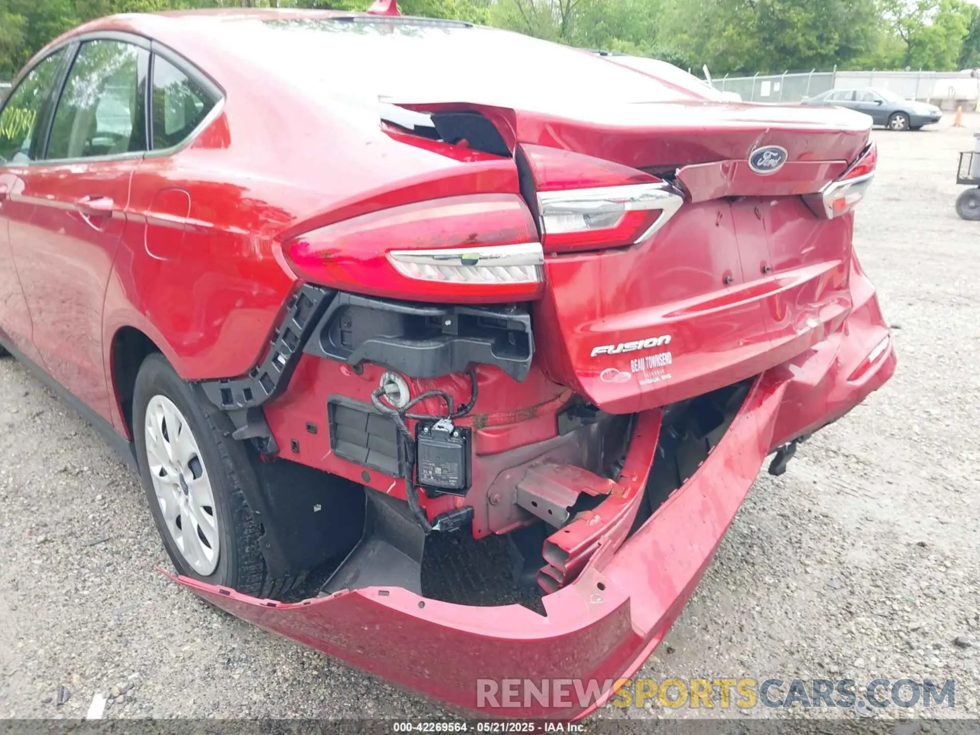 6 Photograph of a damaged car 3FA6P0G77LR110627 FORD FUSION 2020