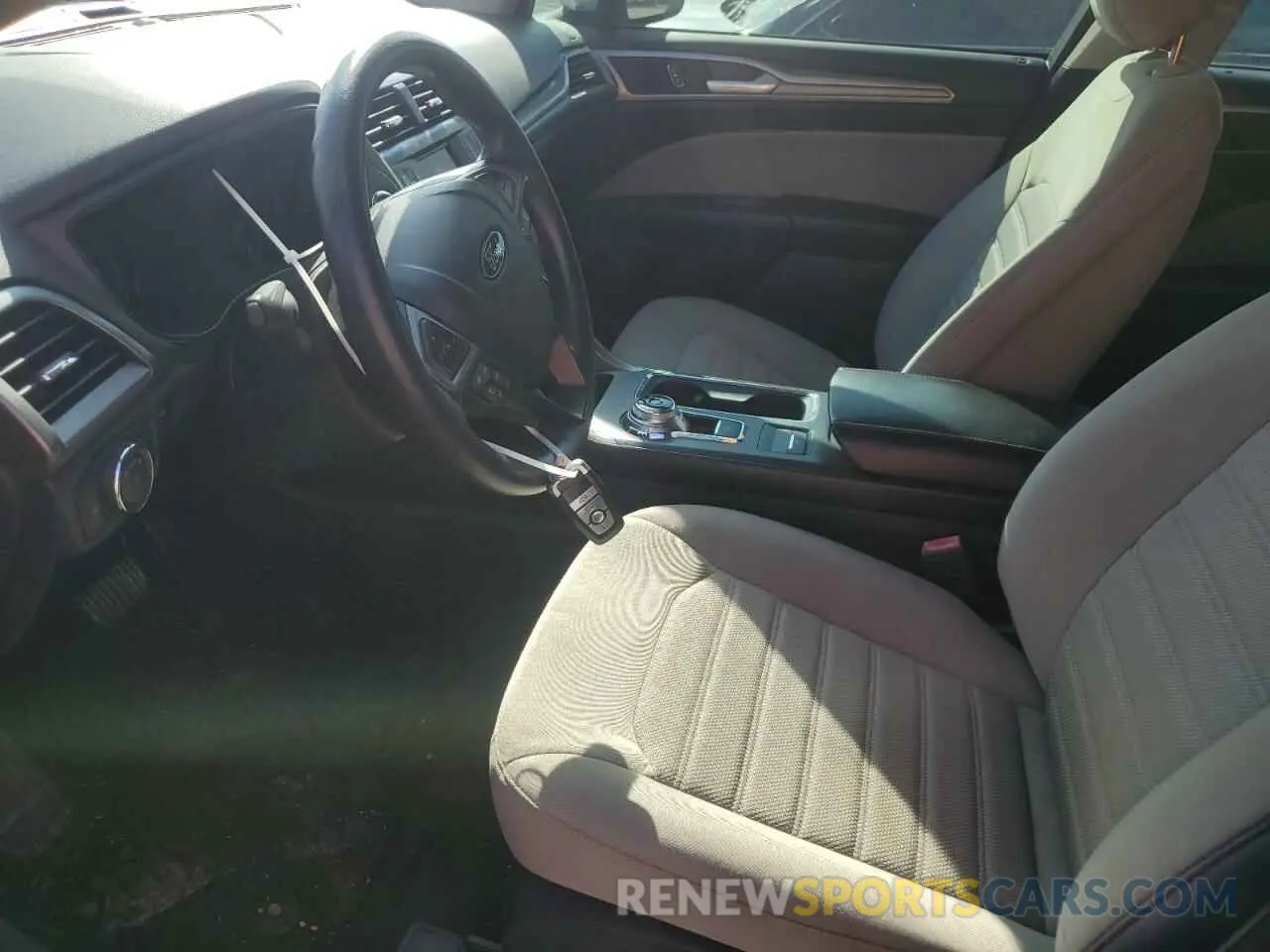 8 Photograph of a damaged car 3FA6P0G77LR225180 FORD FUSION 2020