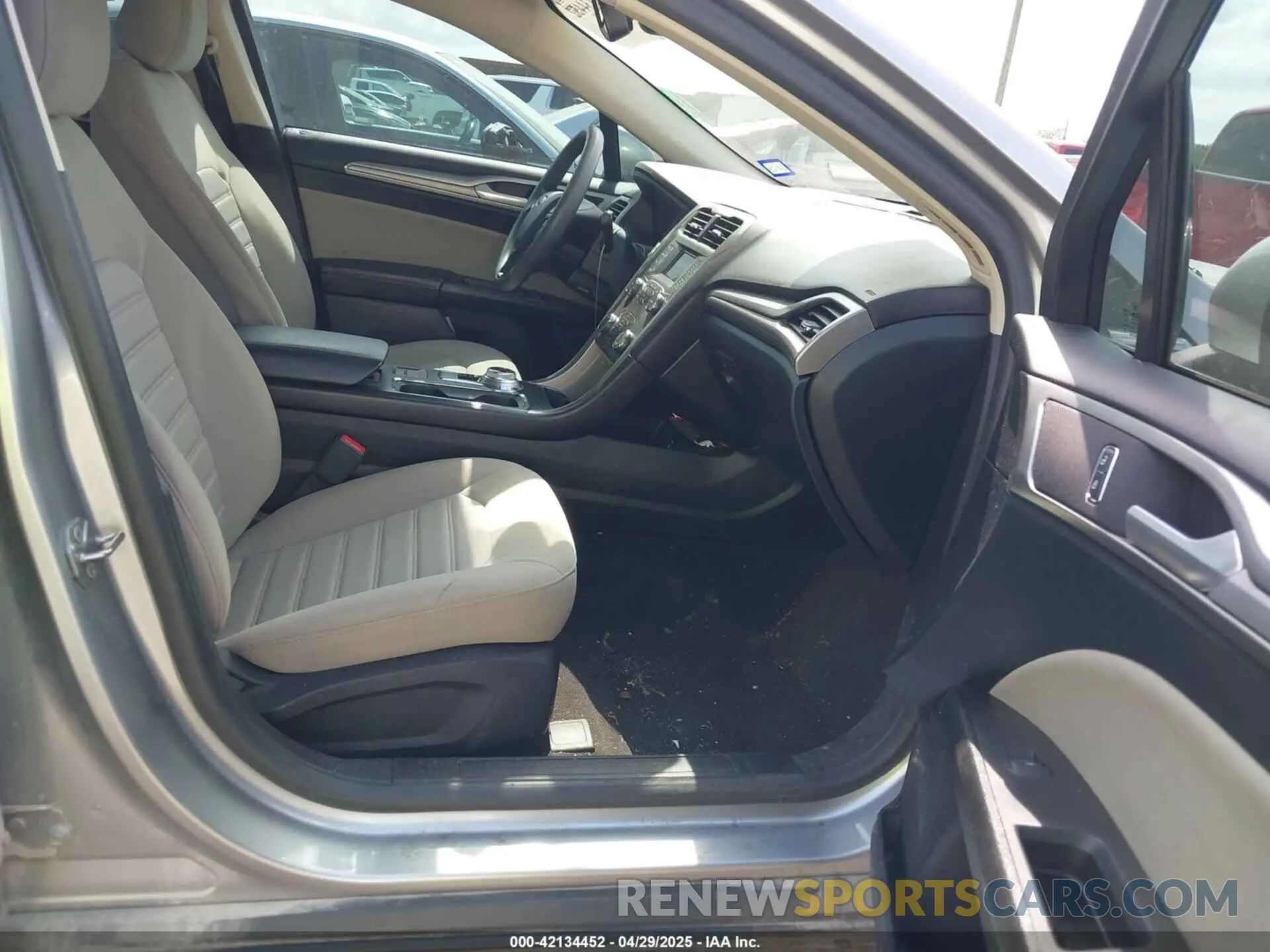 5 Photograph of a damaged car 3FA6P0G77LR228712 FORD FUSION 2020