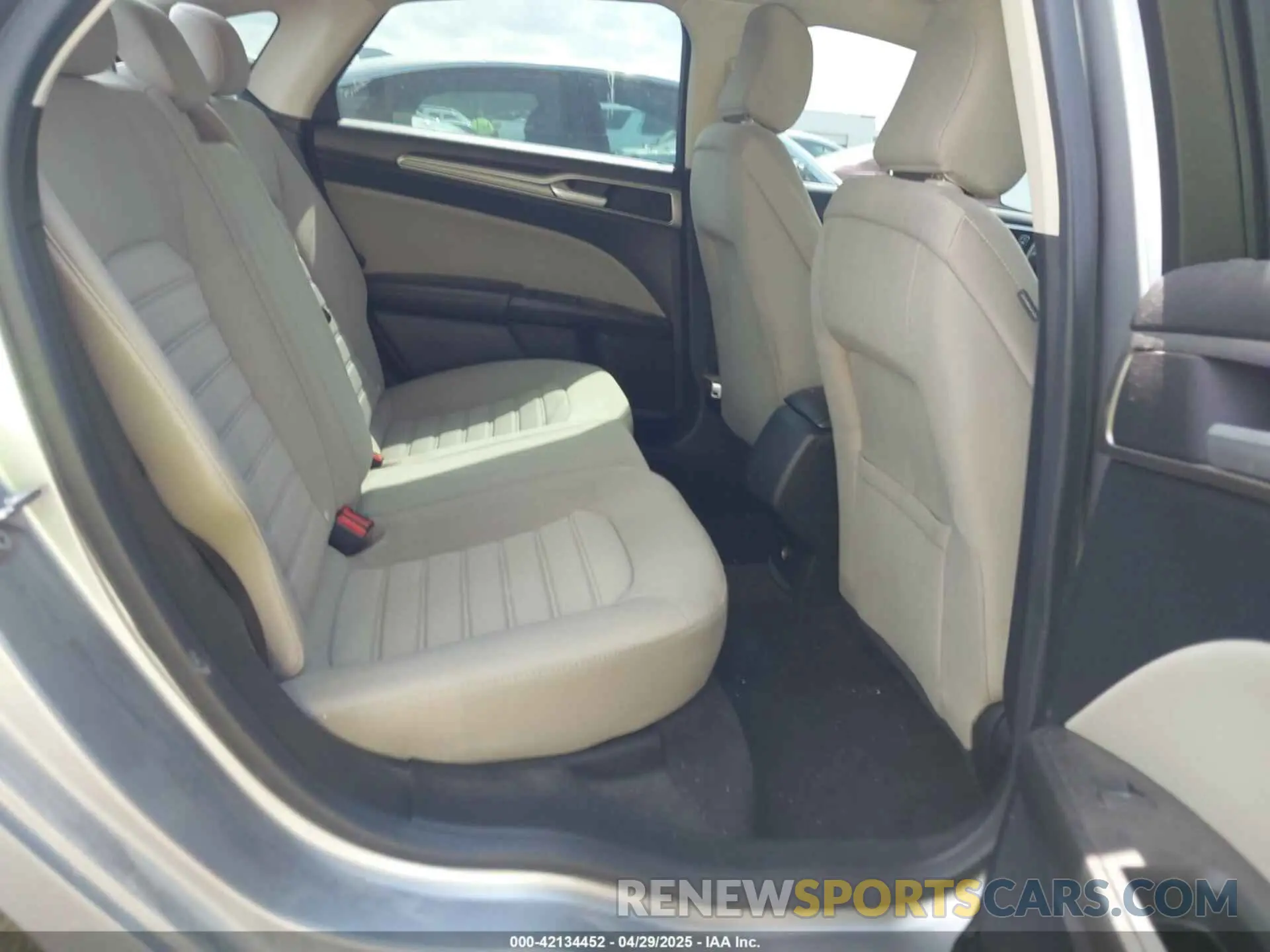 8 Photograph of a damaged car 3FA6P0G77LR228712 FORD FUSION 2020
