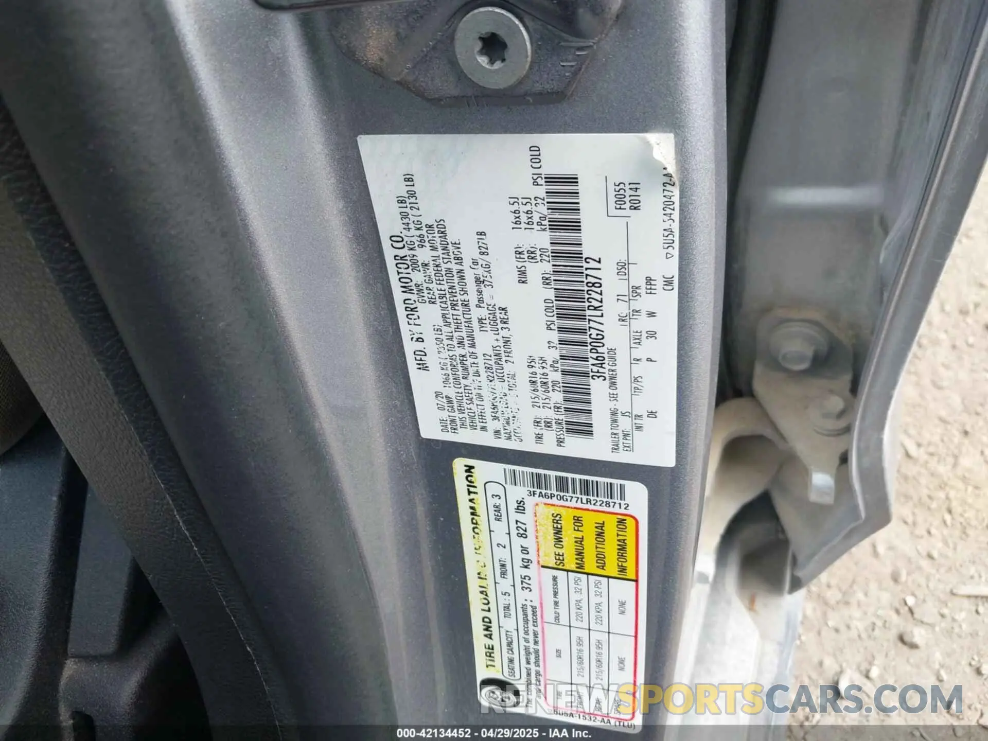 9 Photograph of a damaged car 3FA6P0G77LR228712 FORD FUSION 2020