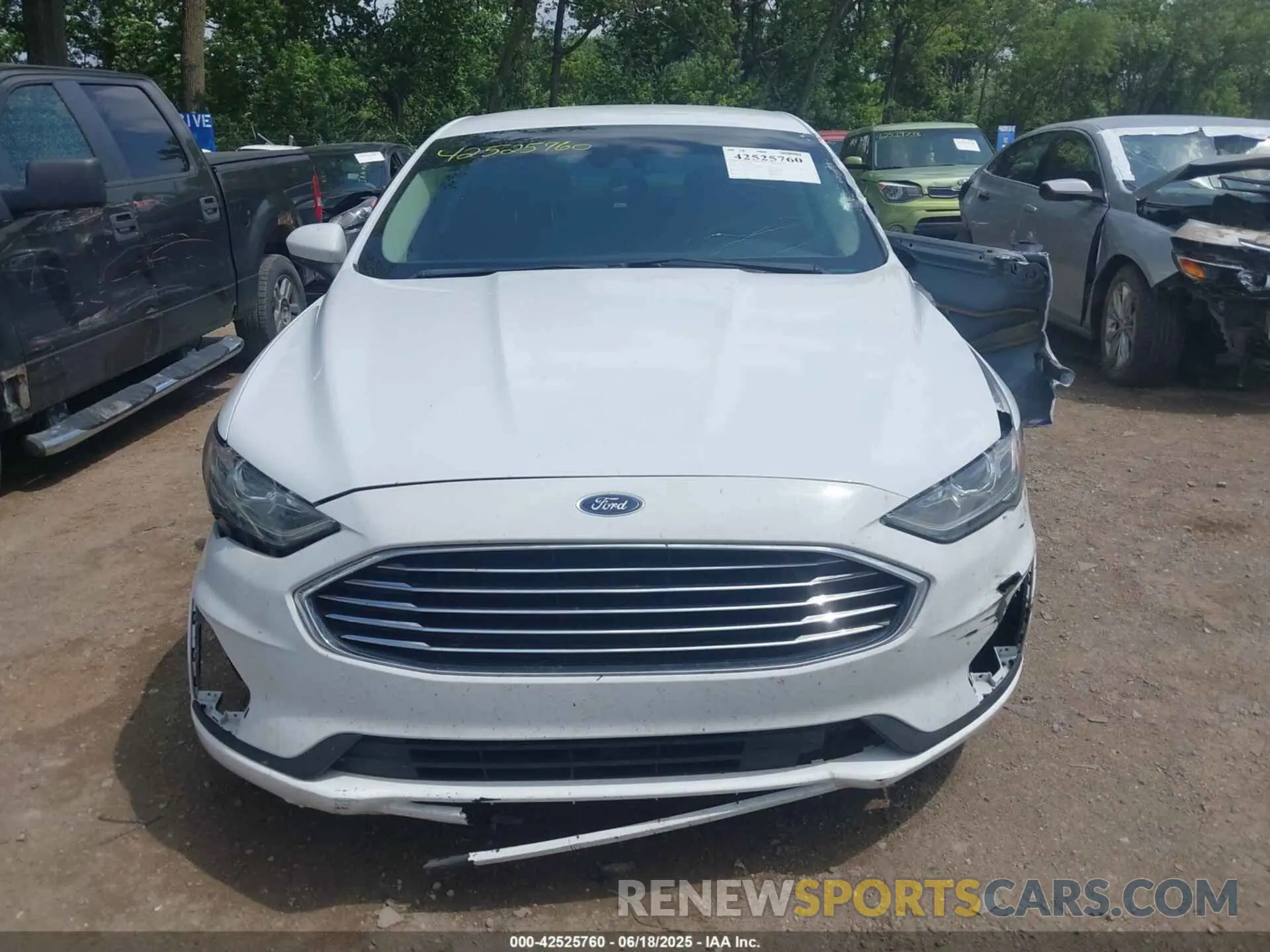 13 Photograph of a damaged car 3FA6P0H76LR155587 FORD FUSION 2020
