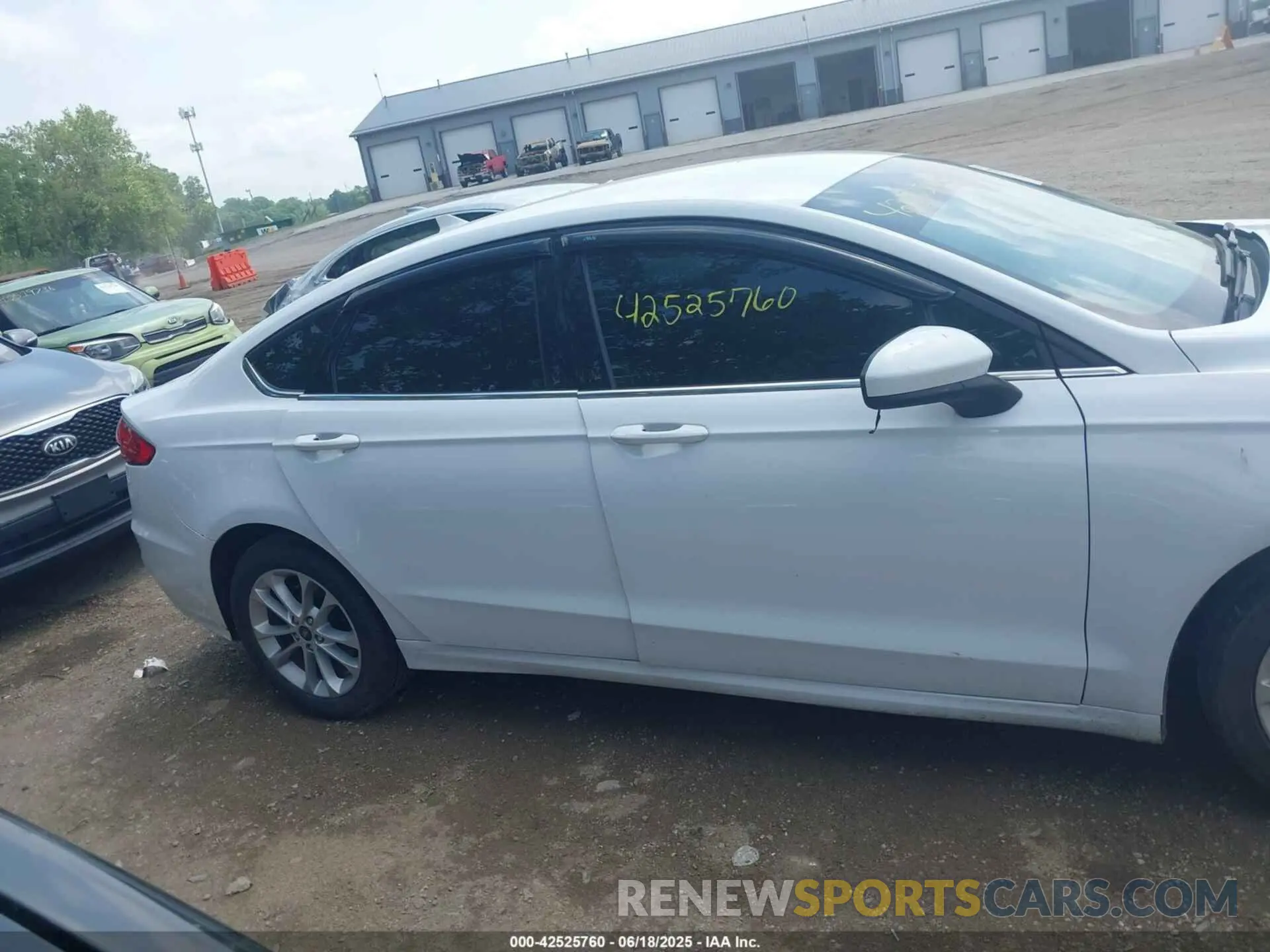 14 Photograph of a damaged car 3FA6P0H76LR155587 FORD FUSION 2020