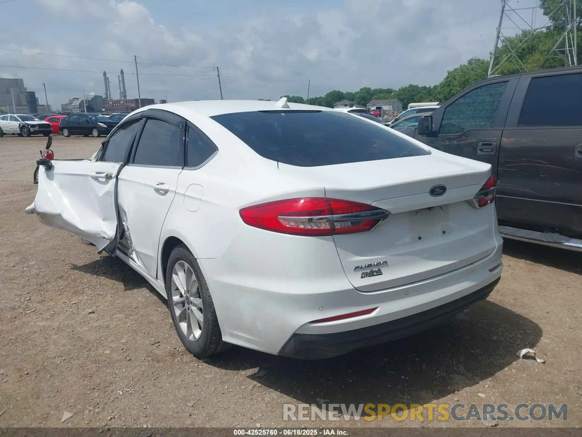 3 Photograph of a damaged car 3FA6P0H76LR155587 FORD FUSION 2020