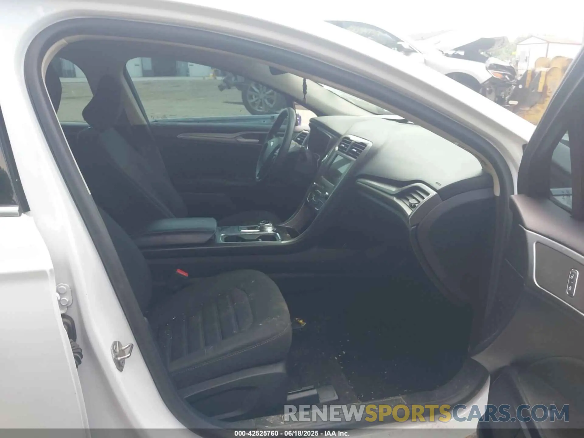 5 Photograph of a damaged car 3FA6P0H76LR155587 FORD FUSION 2020