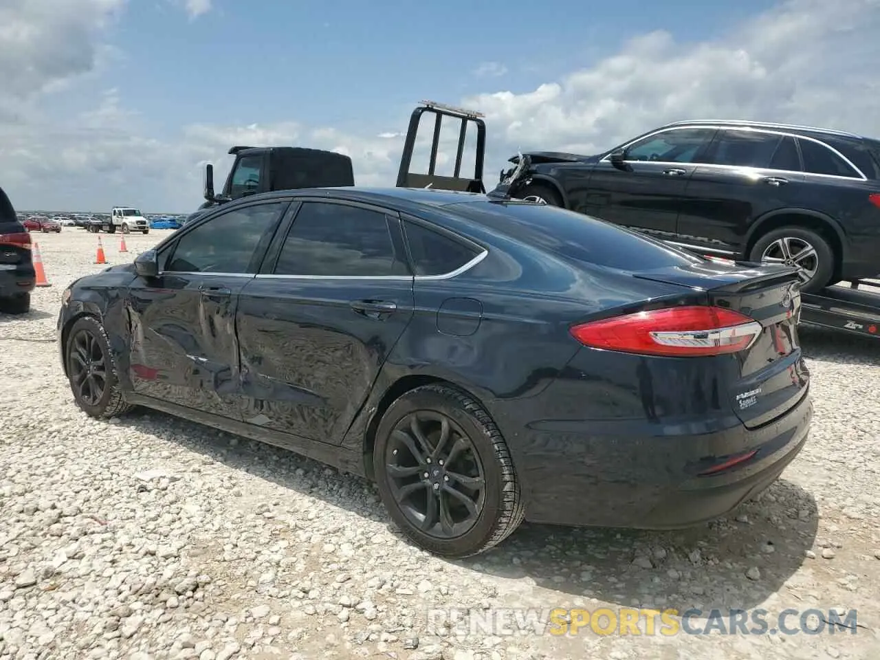 2 Фотография поврежденного автомобиля 3FA6P0HD0LR135664 FORD FUSION 2020