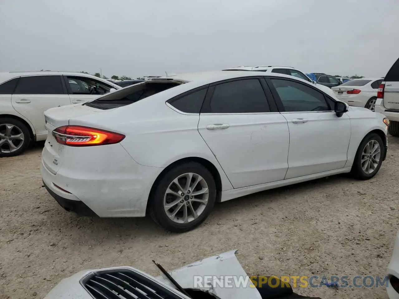 3 Фотография поврежденного автомобиля 3FA6P0HD0LR136202 FORD FUSION 2020