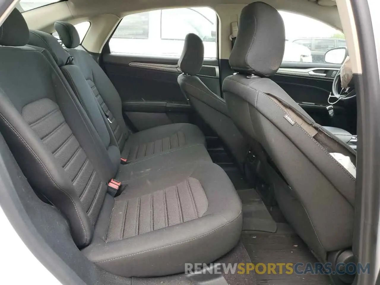 10 Photograph of a damaged car 3FA6P0HD0LR187196 FORD FUSION 2020