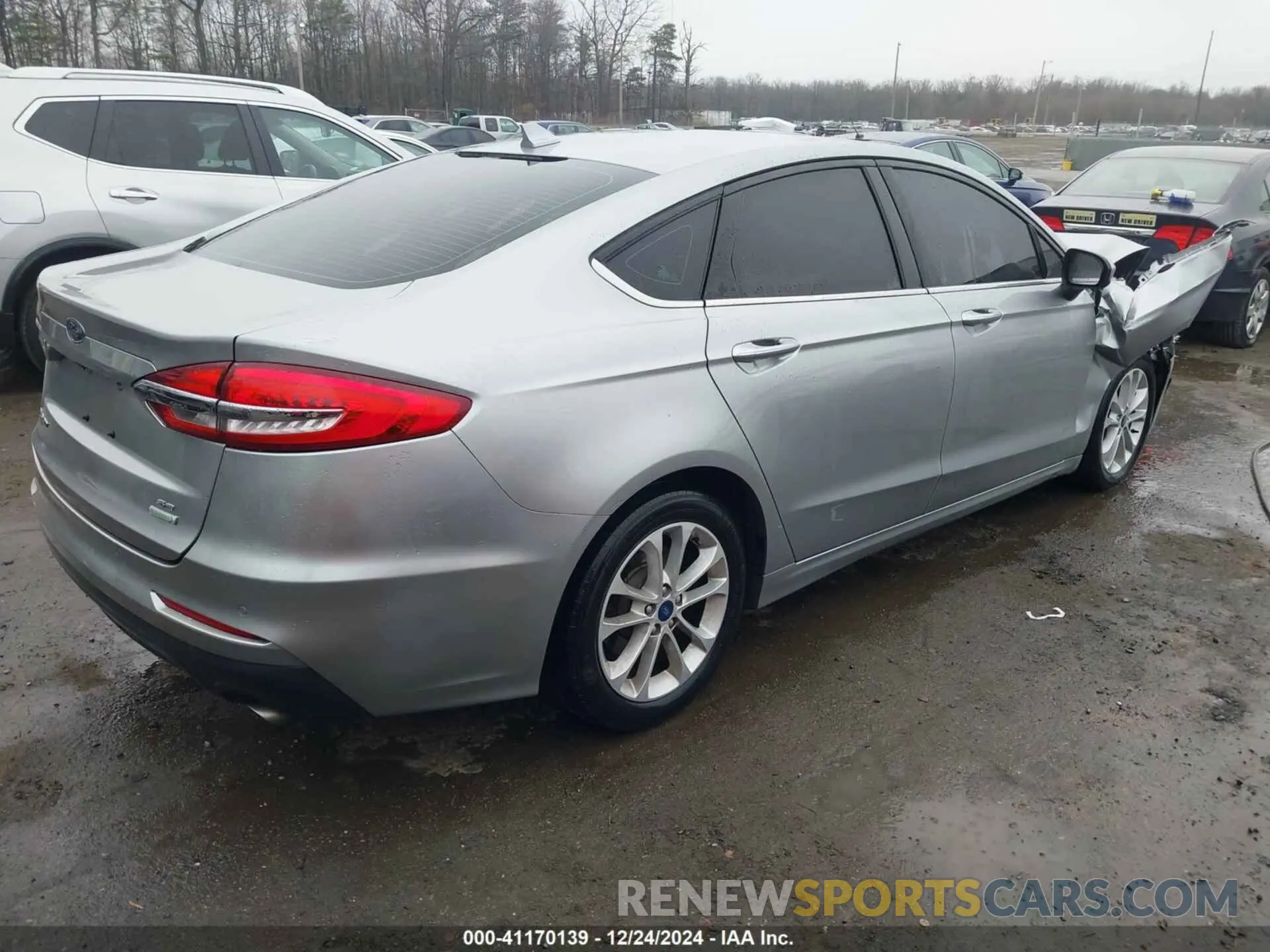 4 Фотография поврежденного автомобиля 3FA6P0HD0LR202599 FORD FUSION 2020
