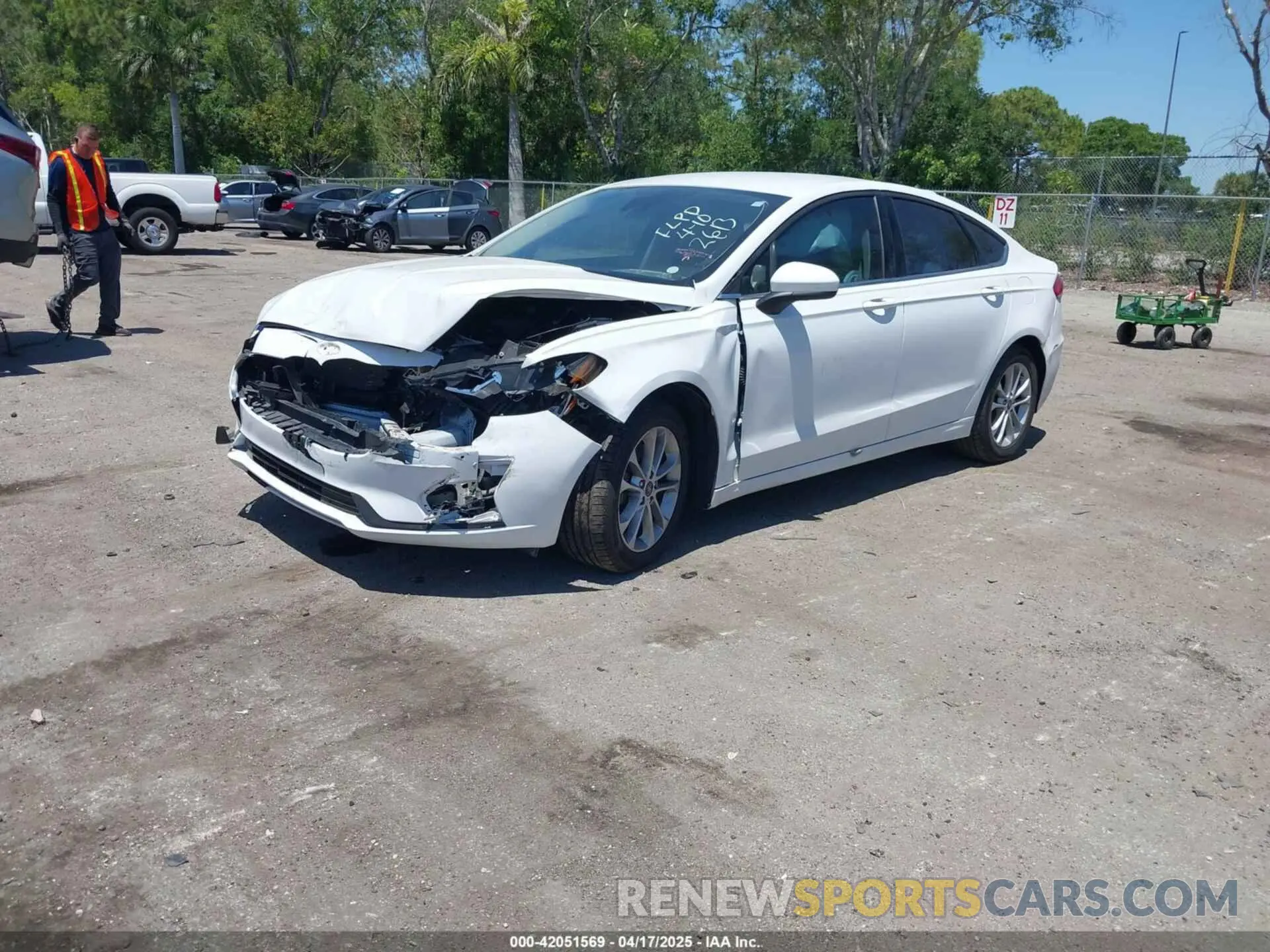 2 Фотография поврежденного автомобиля 3FA6P0HD1LR132613 FORD FUSION 2020