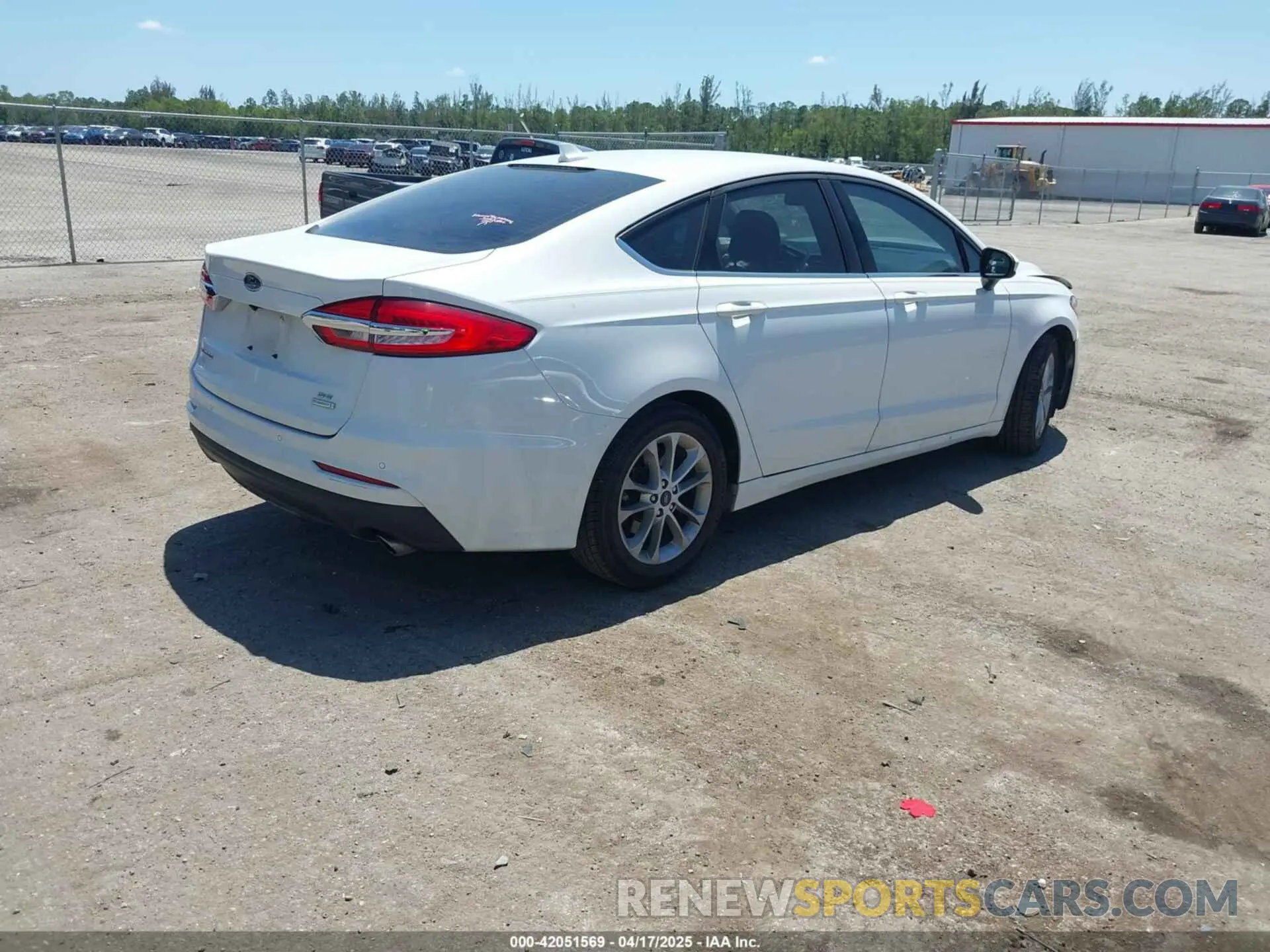 4 Фотография поврежденного автомобиля 3FA6P0HD1LR132613 FORD FUSION 2020