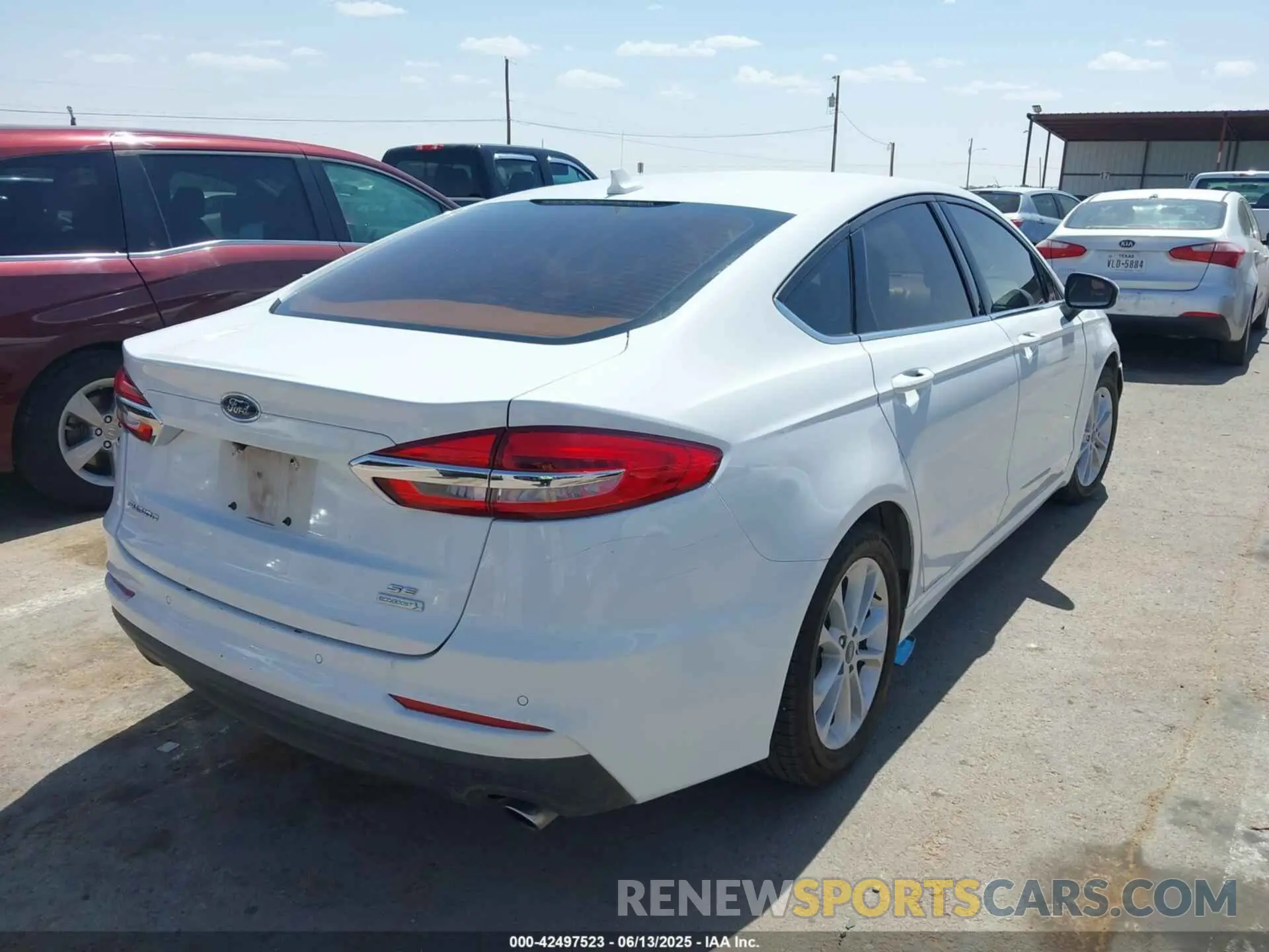 4 Фотография поврежденного автомобиля 3FA6P0HD1LR168835 FORD FUSION 2020