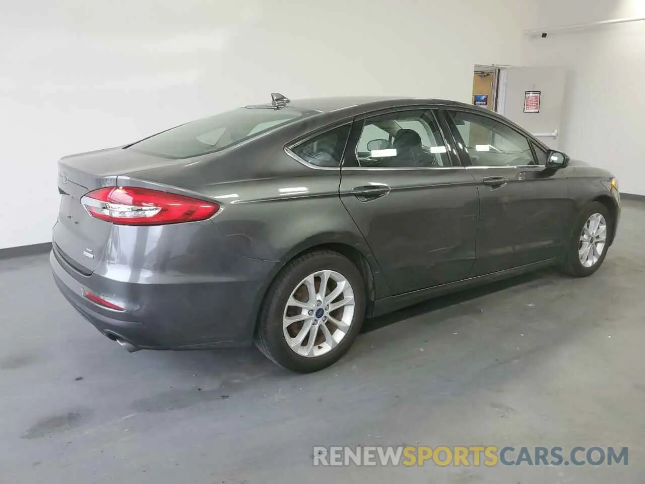 3 Фотография поврежденного автомобиля 3FA6P0HD1LR180984 FORD FUSION 2020