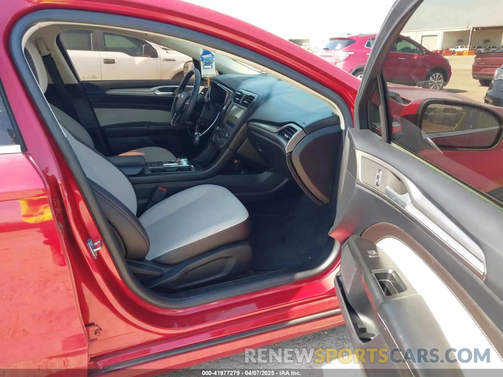 5 Photograph of a damaged car 3FA6P0HD1LR236440 FORD FUSION 2020