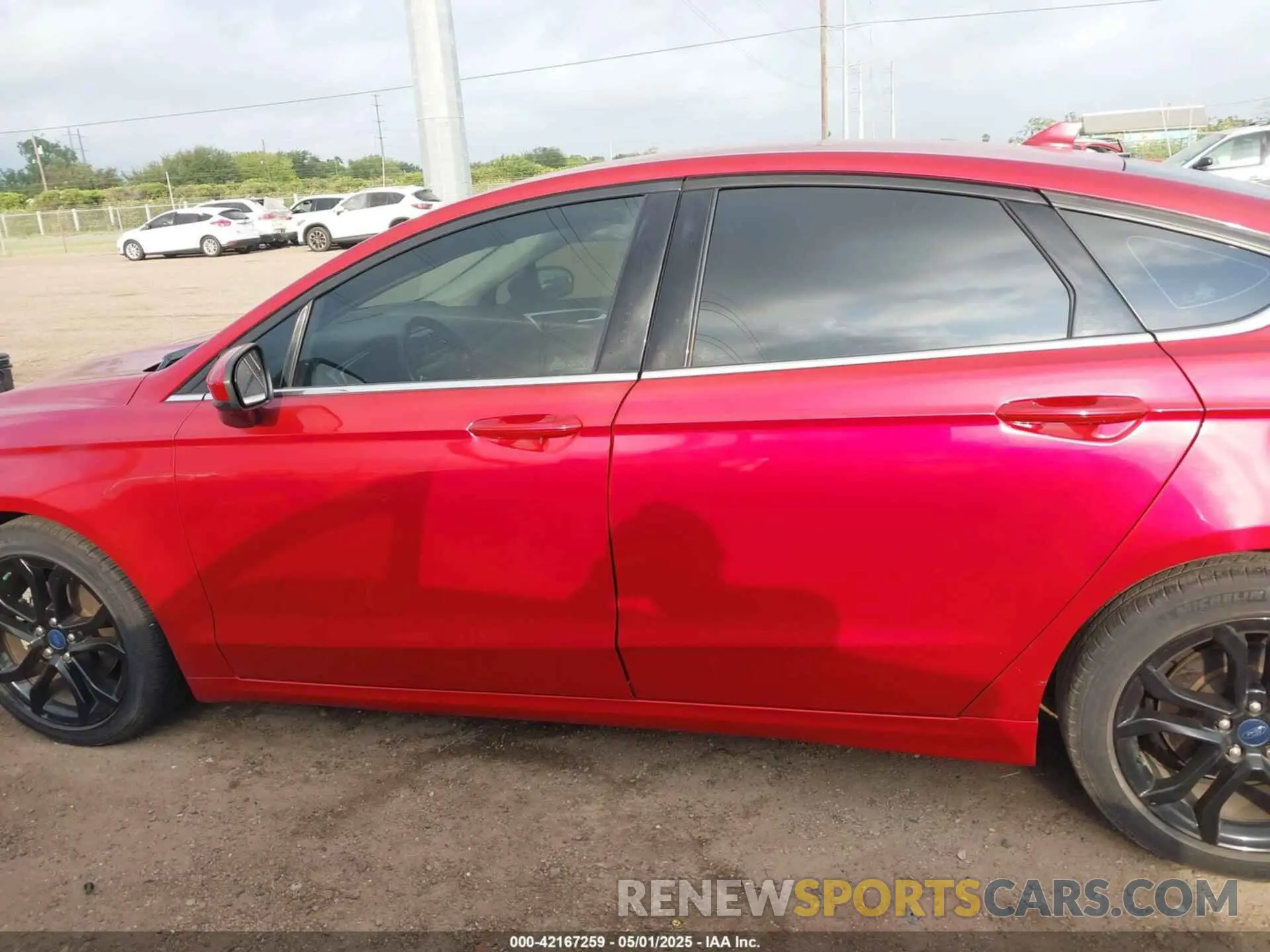 14 Photograph of a damaged car 3FA6P0HD1LR246496 FORD FUSION 2020