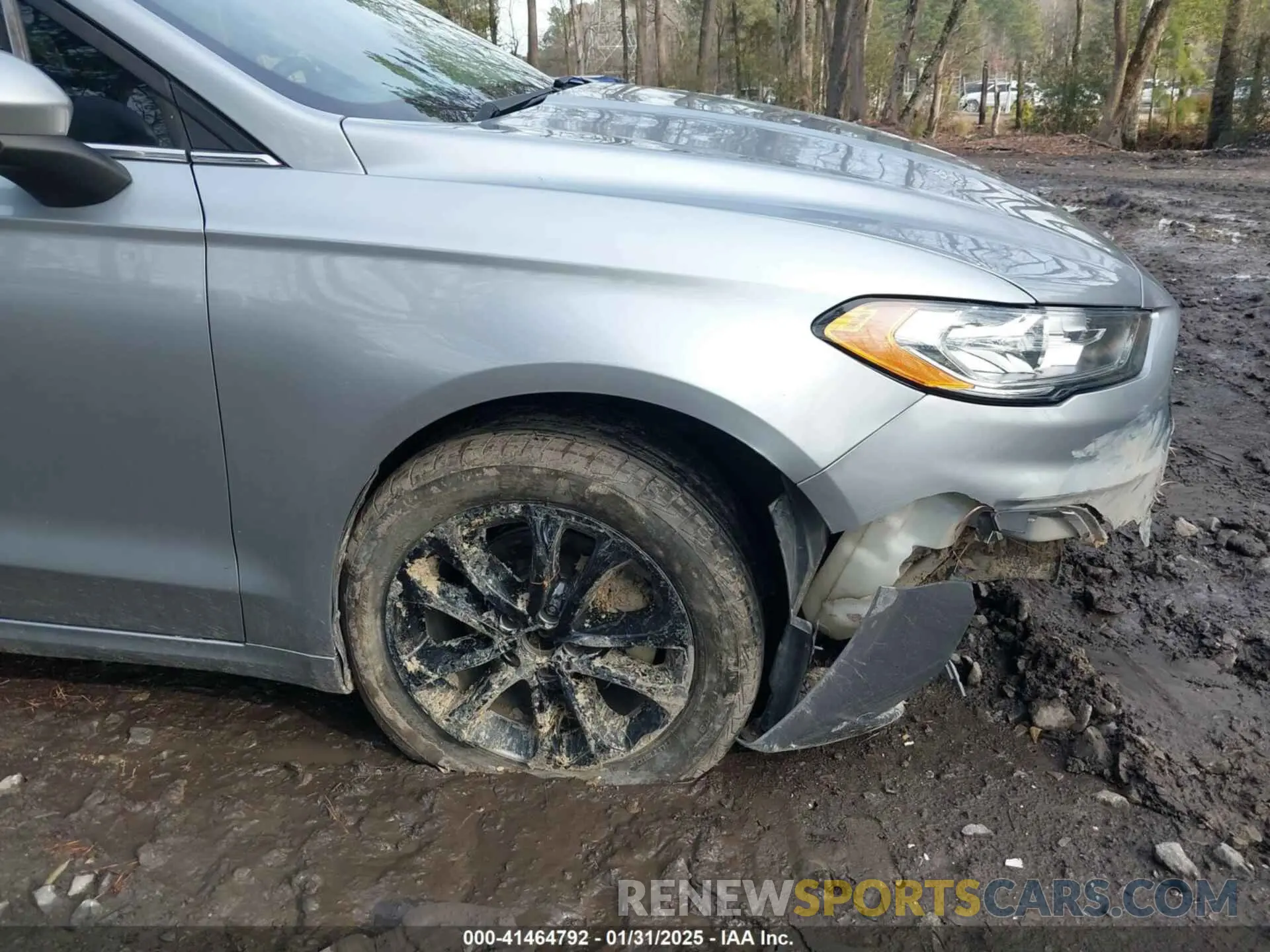 17 Photograph of a damaged car 3FA6P0HD2LR105081 FORD FUSION 2020