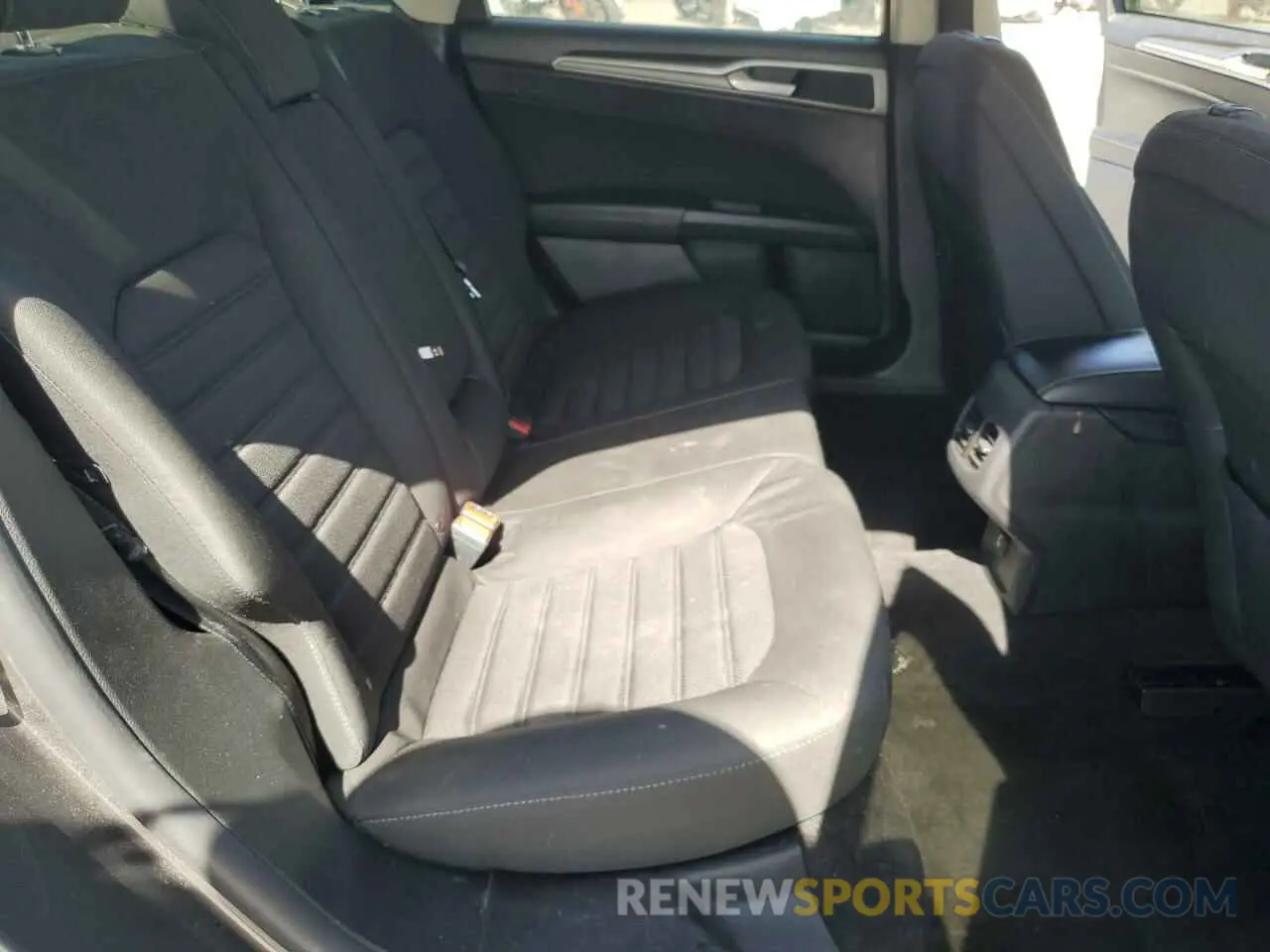 10 Фотография поврежденного автомобиля 3FA6P0HD2LR135827 FORD FUSION 2020