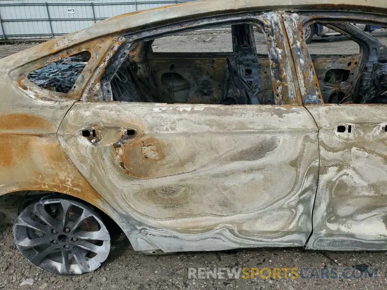 10 Photograph of a damaged car 3FA6P0HD2LR184171 FORD FUSION 2020