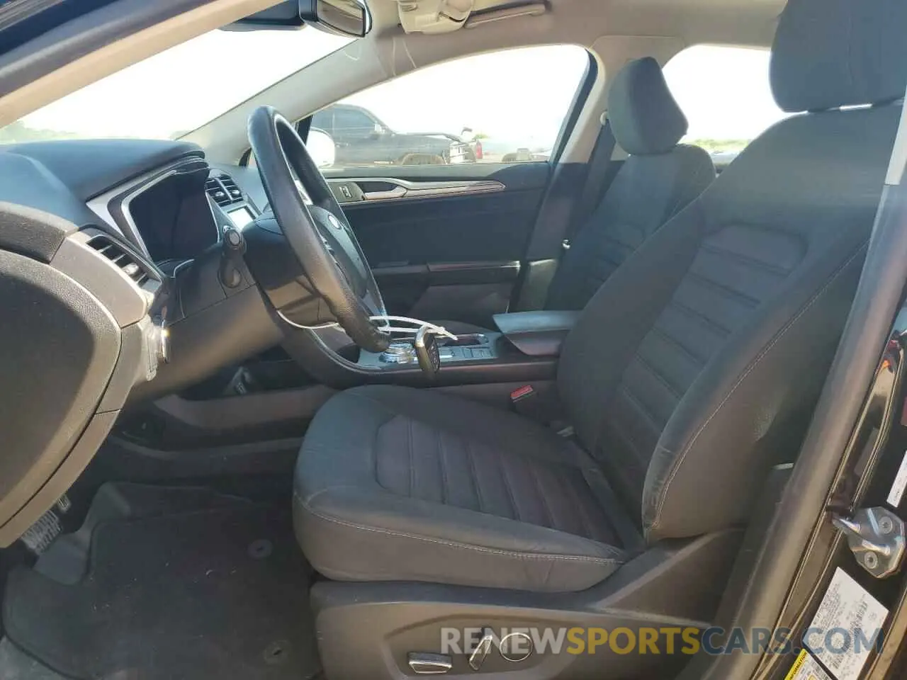 7 Photograph of a damaged car 3FA6P0HD2LR187894 FORD FUSION 2020