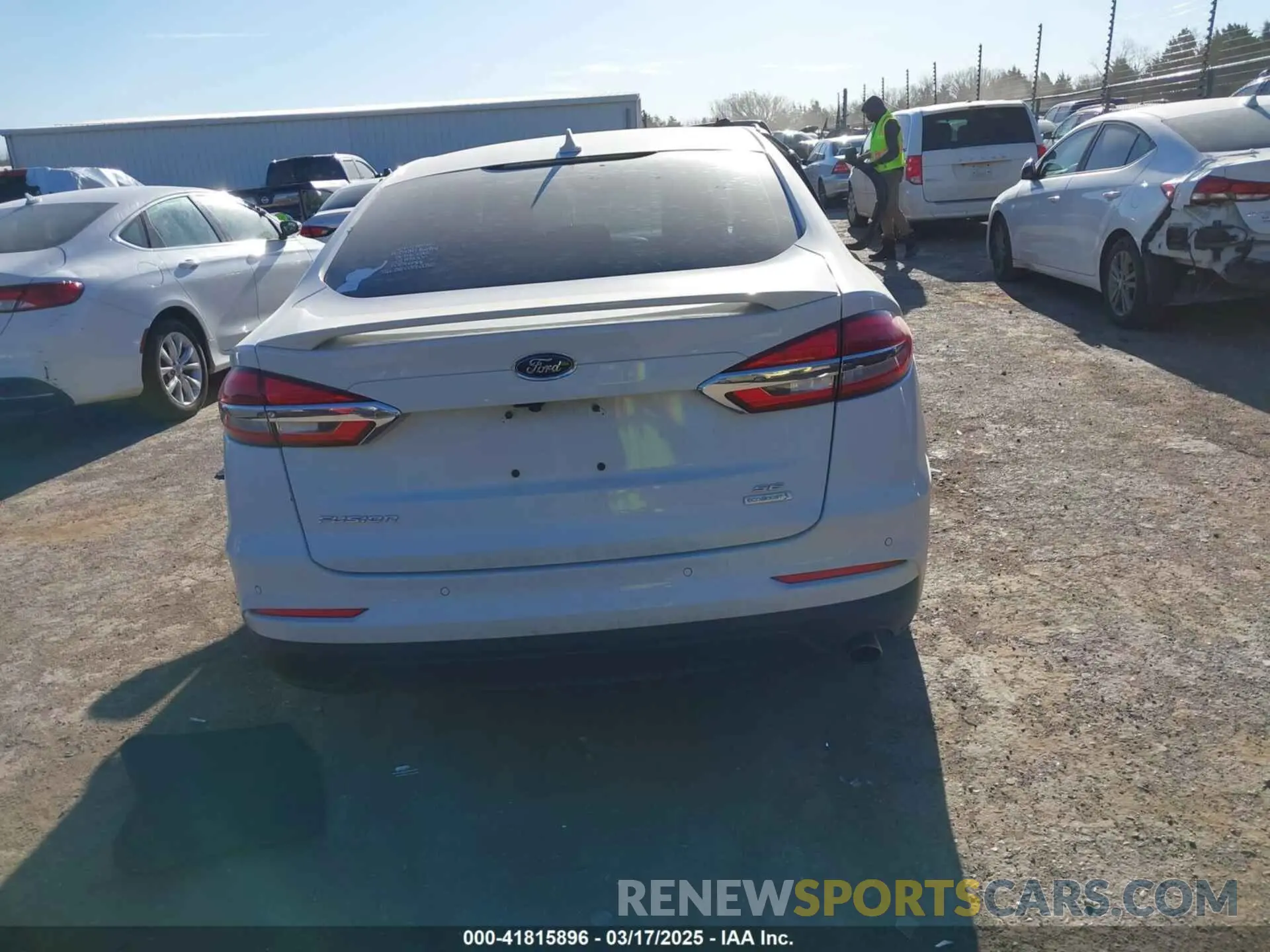 16 Photograph of a damaged car 3FA6P0HD2LR230033 FORD FUSION 2020