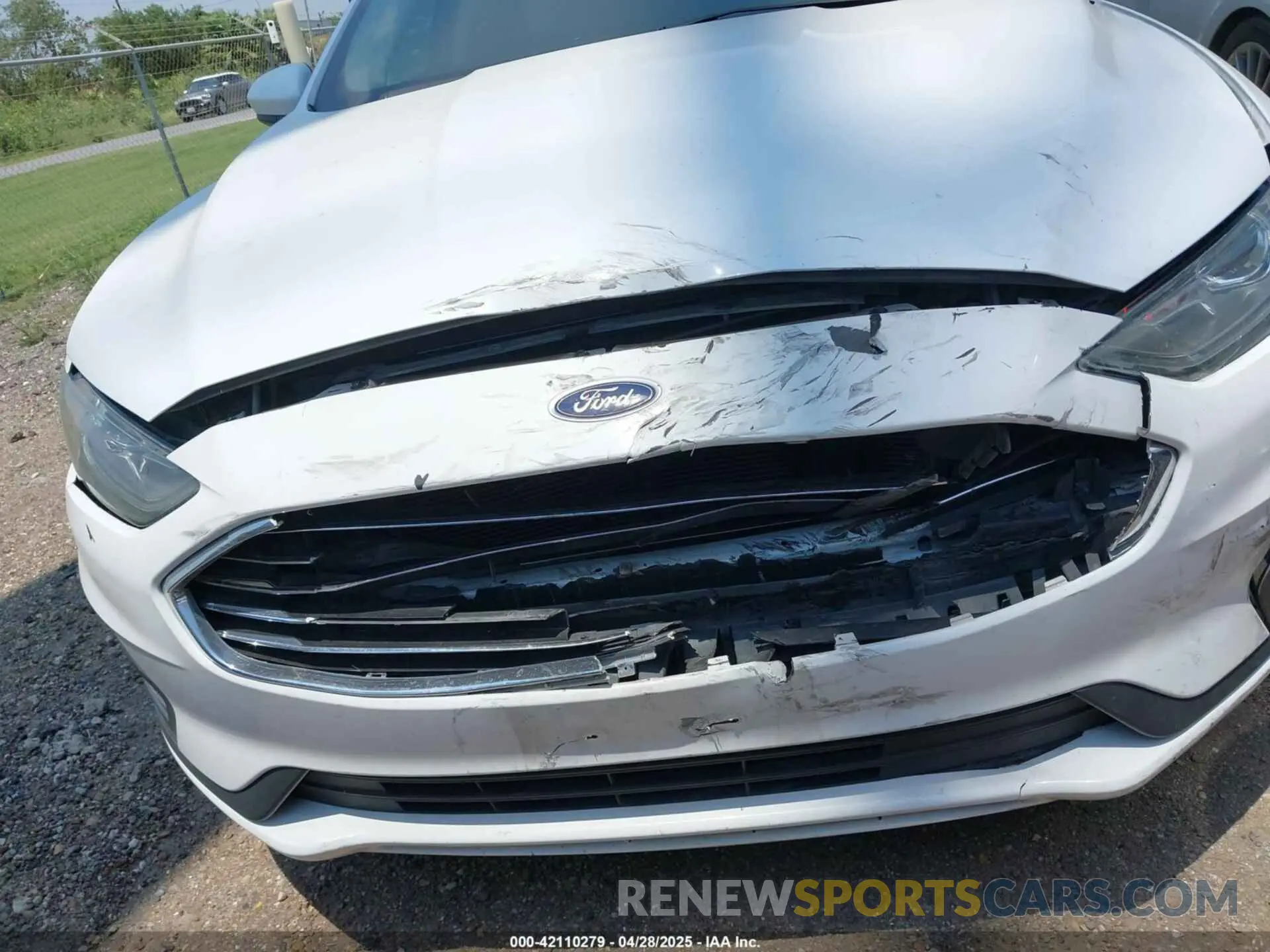 13 Photograph of a damaged car 3FA6P0HD3LR126389 FORD FUSION 2020