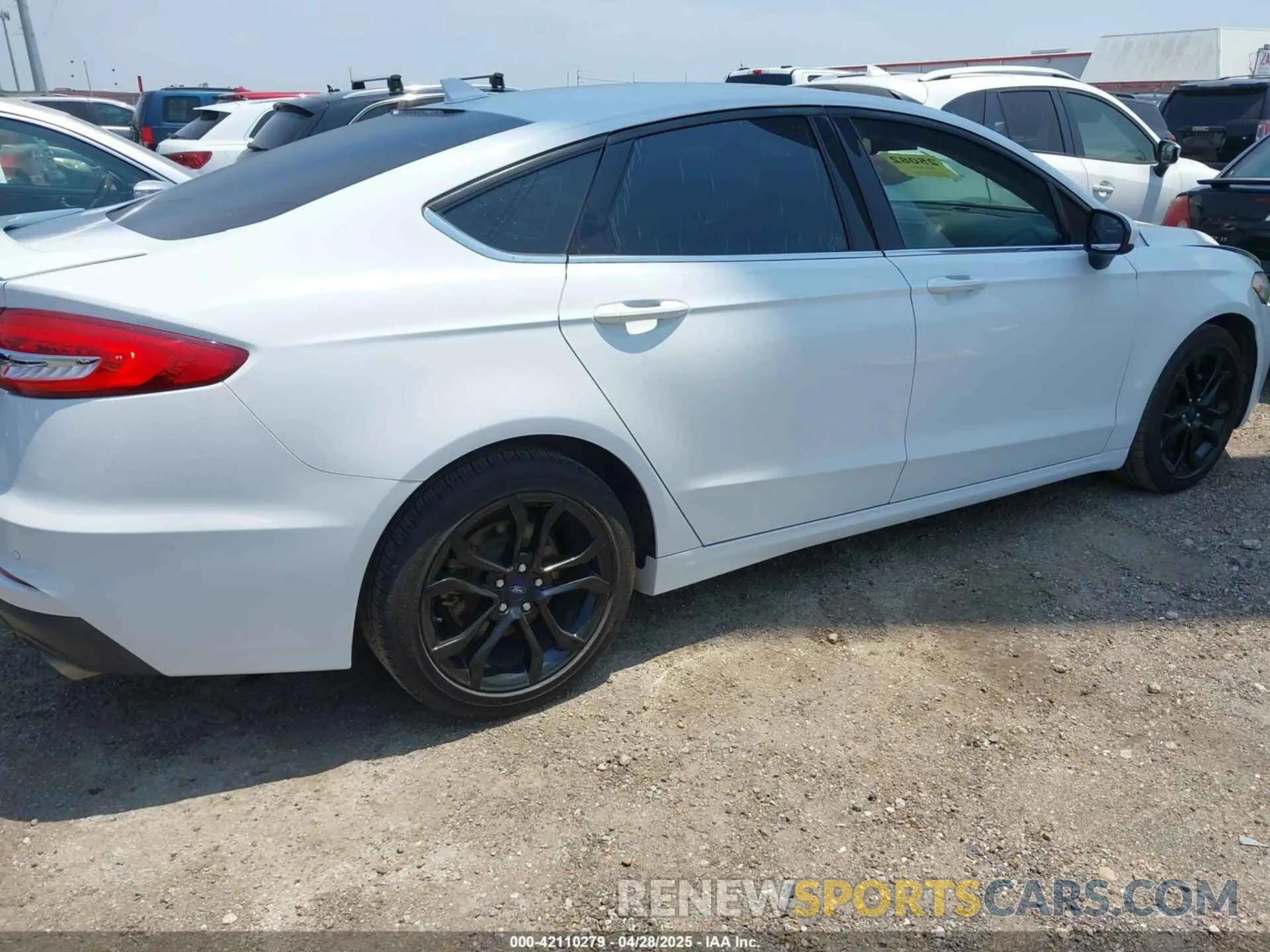 4 Photograph of a damaged car 3FA6P0HD3LR126389 FORD FUSION 2020