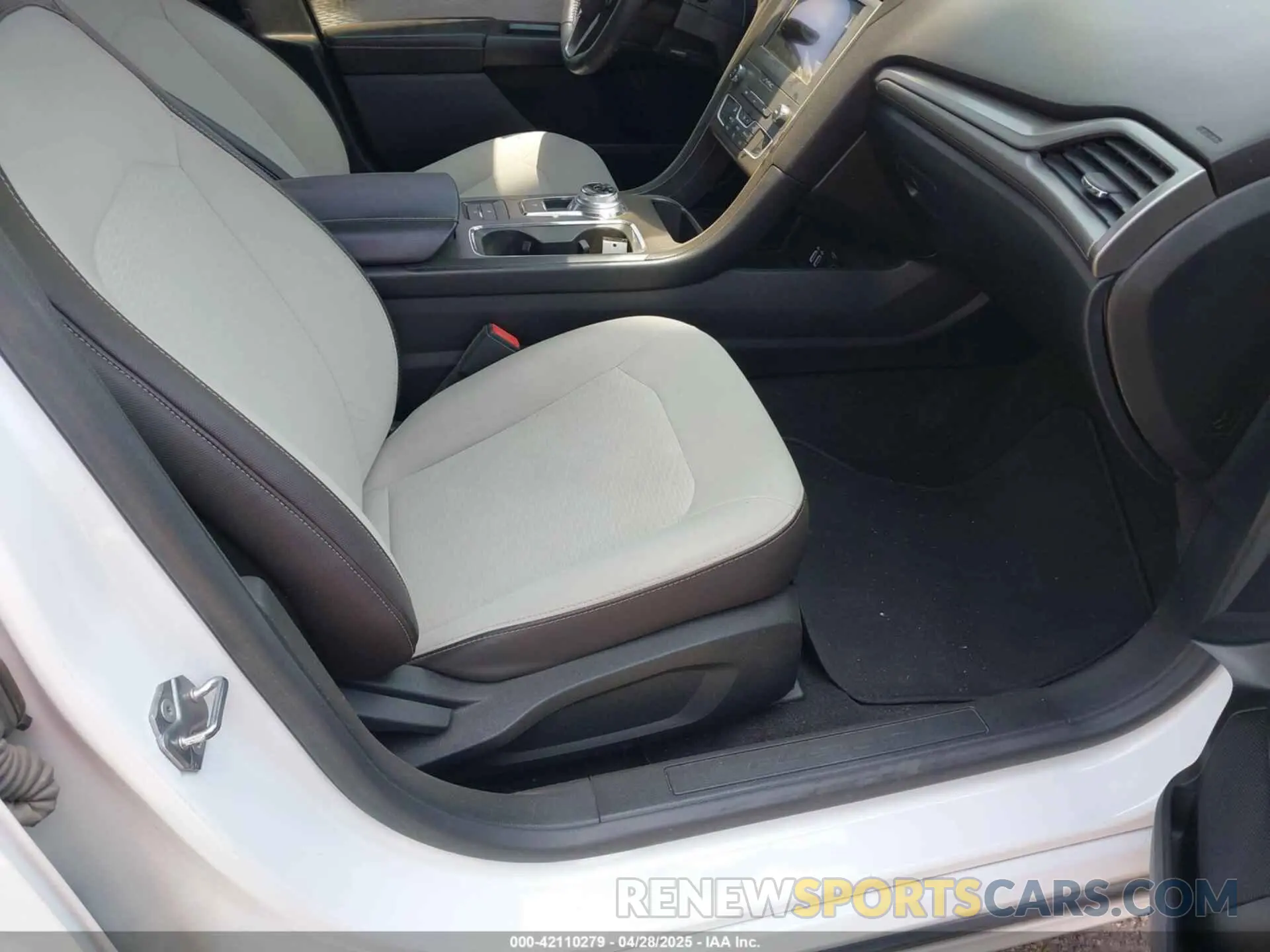 5 Photograph of a damaged car 3FA6P0HD3LR126389 FORD FUSION 2020