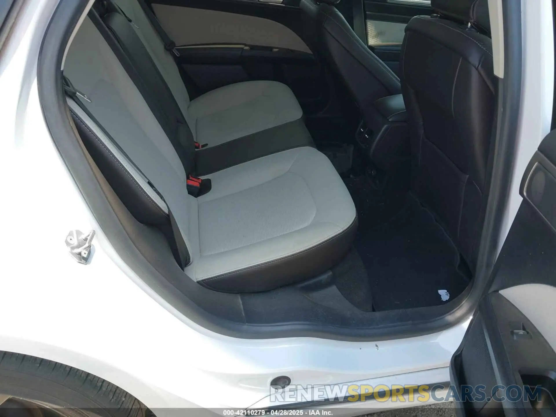 8 Photograph of a damaged car 3FA6P0HD3LR126389 FORD FUSION 2020