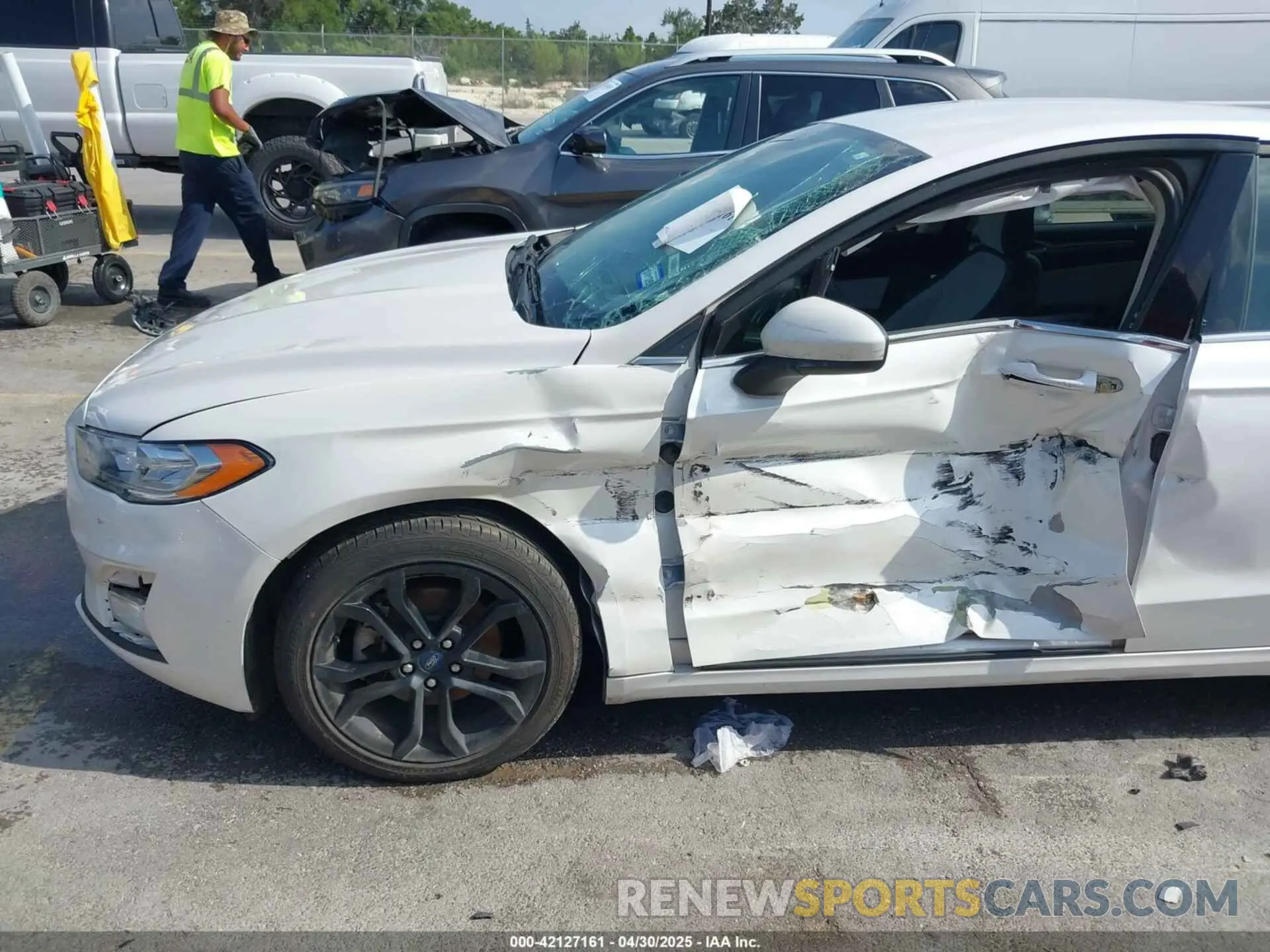 6 Photograph of a damaged car 3FA6P0HD3LR161093 FORD FUSION 2020