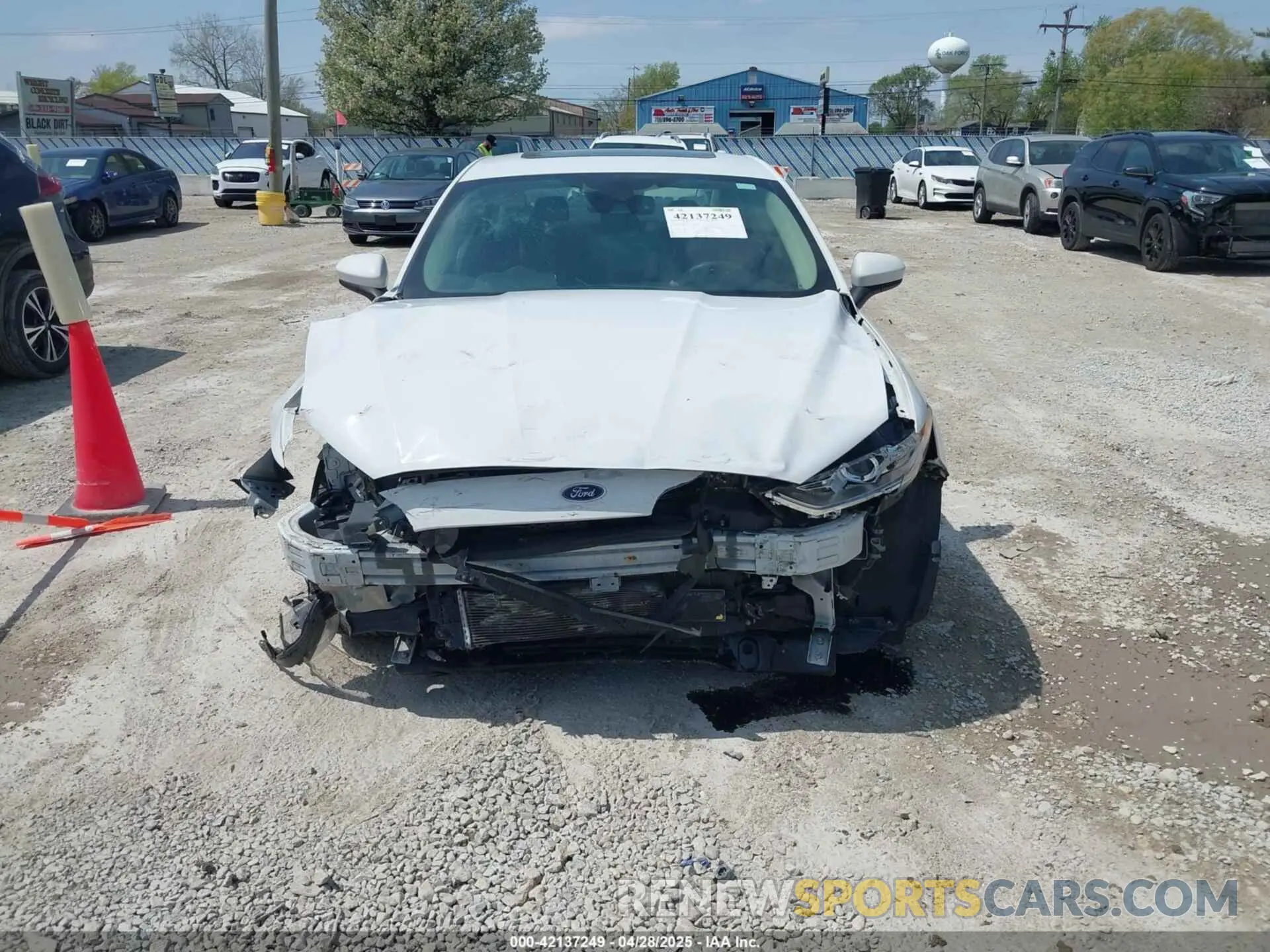 12 Photograph of a damaged car 3FA6P0HD3LR162034 FORD FUSION 2020