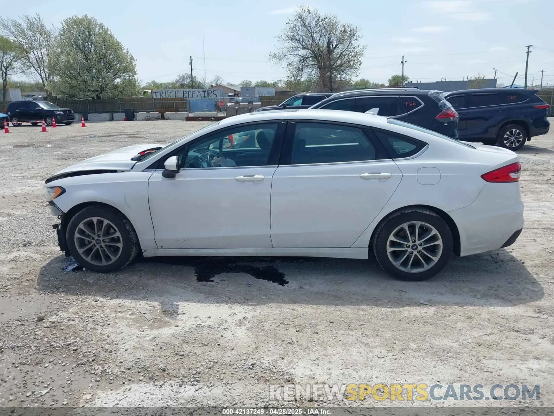14 Photograph of a damaged car 3FA6P0HD3LR162034 FORD FUSION 2020