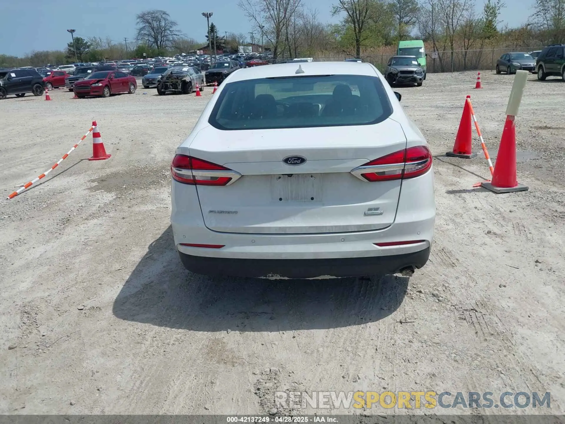 16 Photograph of a damaged car 3FA6P0HD3LR162034 FORD FUSION 2020