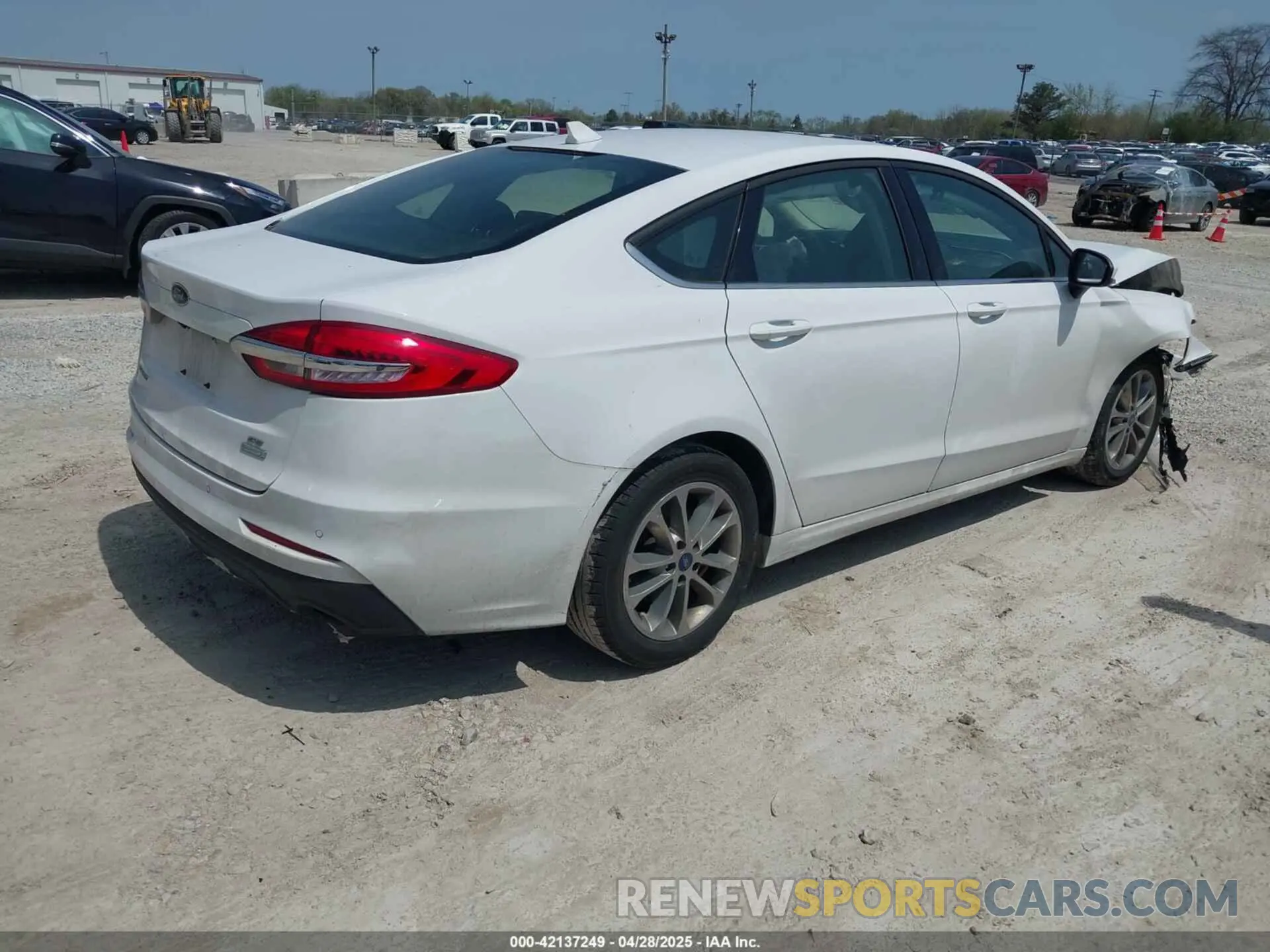 4 Photograph of a damaged car 3FA6P0HD3LR162034 FORD FUSION 2020