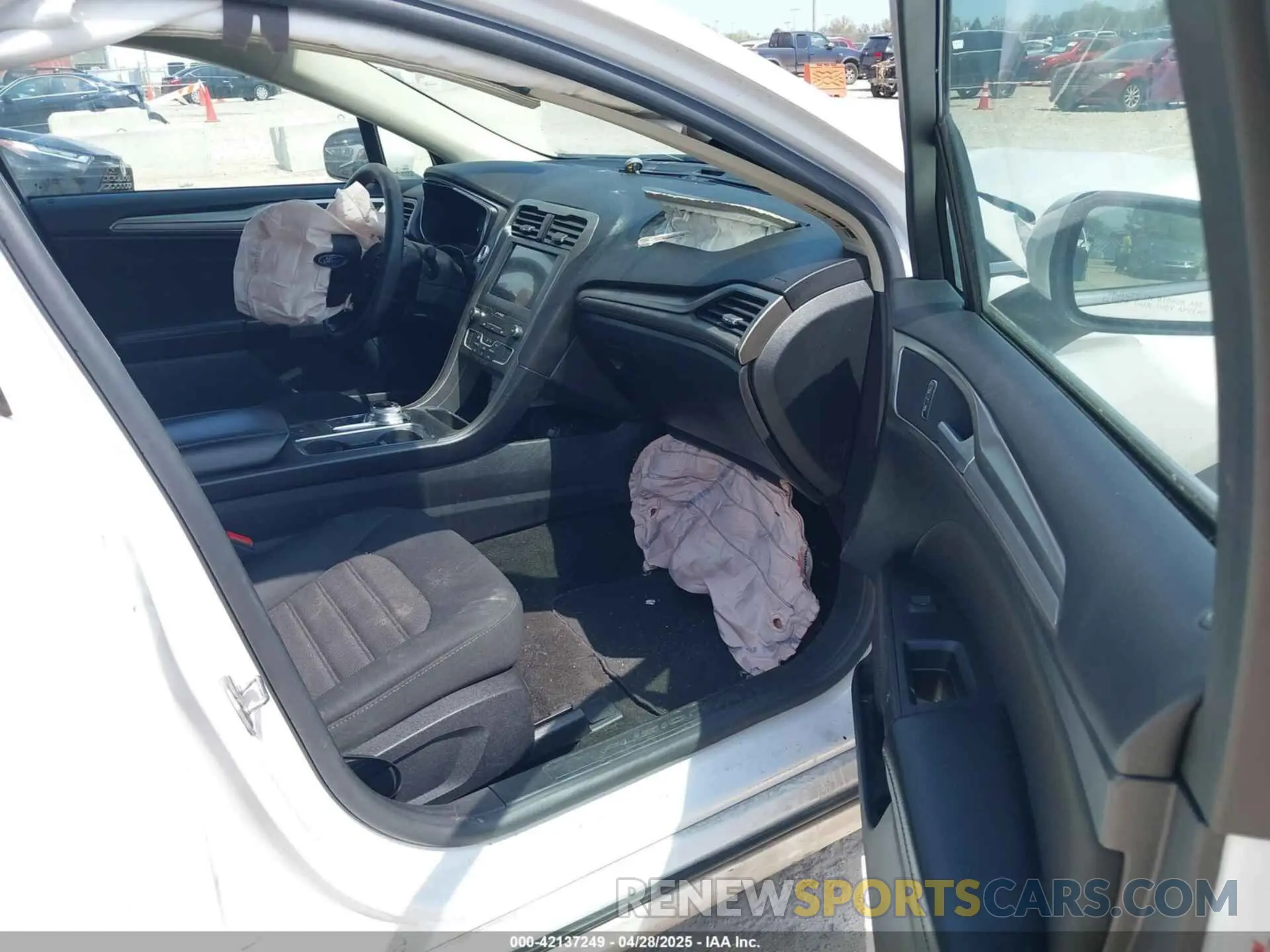 5 Photograph of a damaged car 3FA6P0HD3LR162034 FORD FUSION 2020