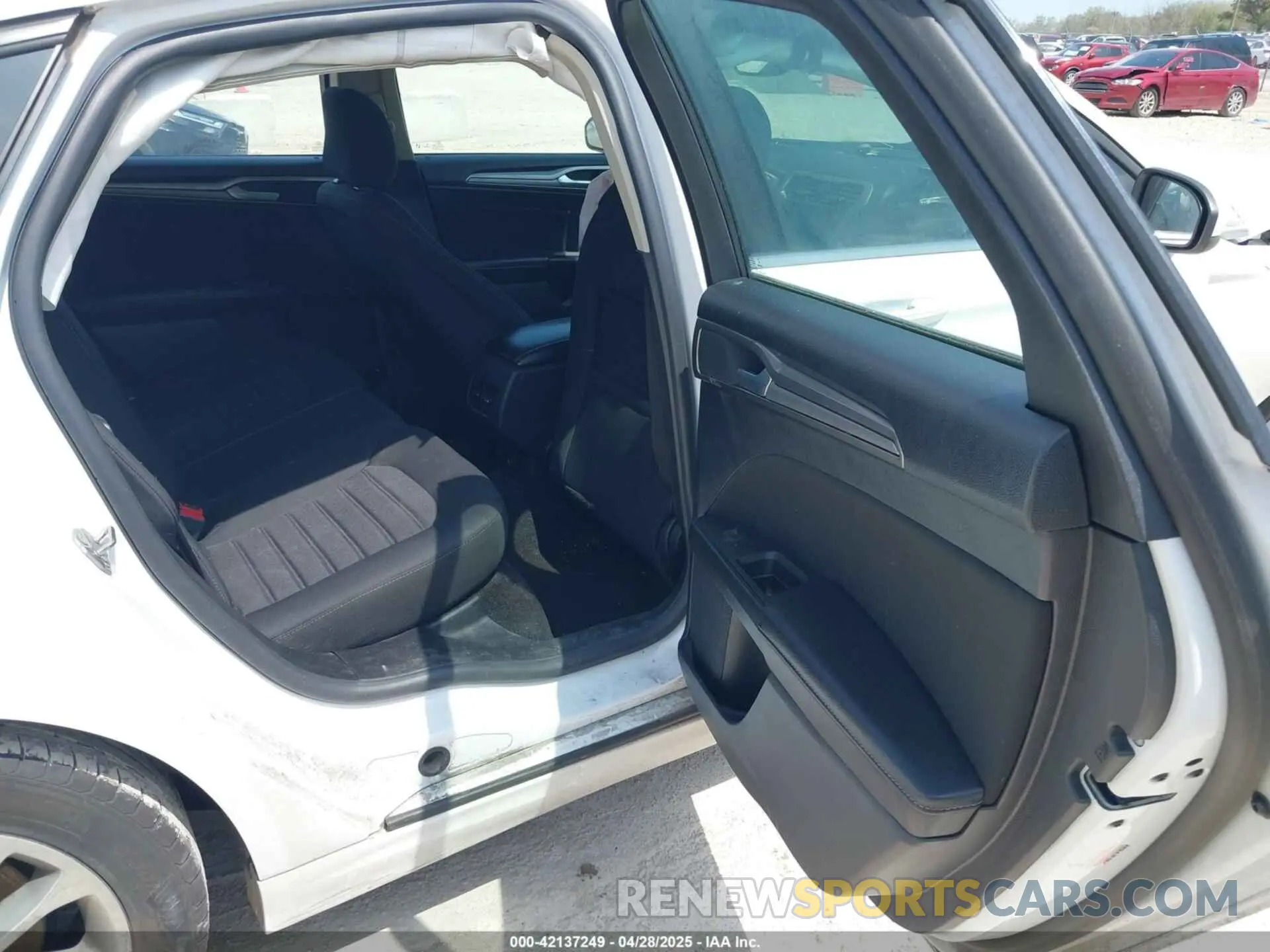 8 Photograph of a damaged car 3FA6P0HD3LR162034 FORD FUSION 2020