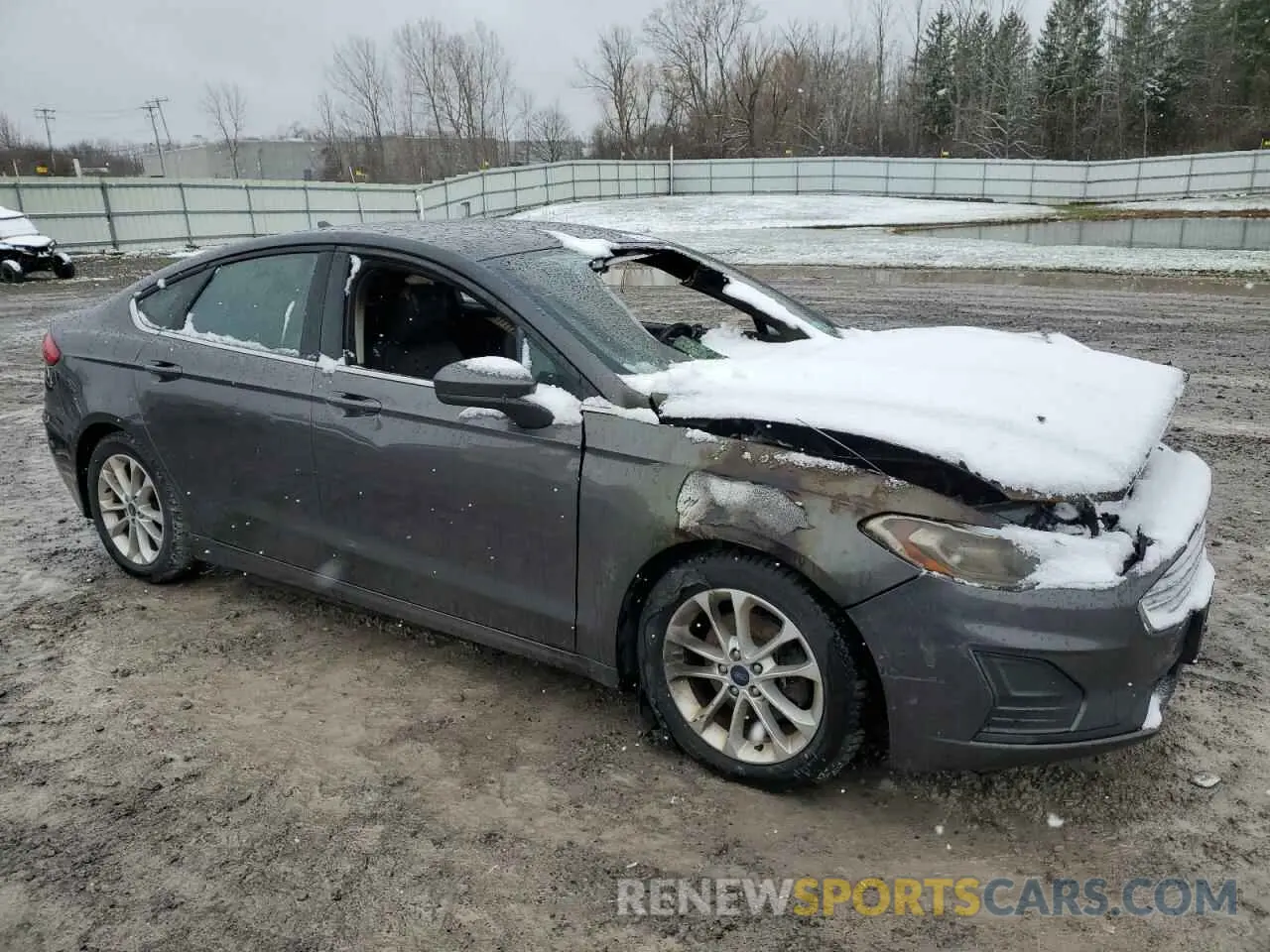 4 Фотография поврежденного автомобиля 3FA6P0HD3LR235838 FORD FUSION 2020