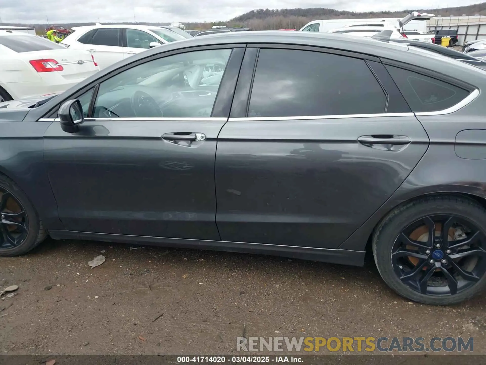 14 Photograph of a damaged car 3FA6P0HD4LR111545 FORD FUSION 2020