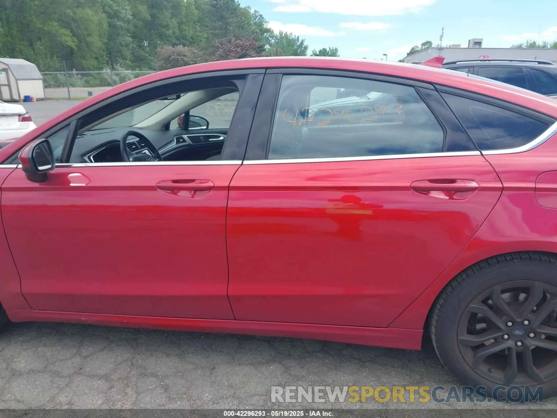 14 Photograph of a damaged car 3FA6P0HD4LR158297 FORD FUSION 2020