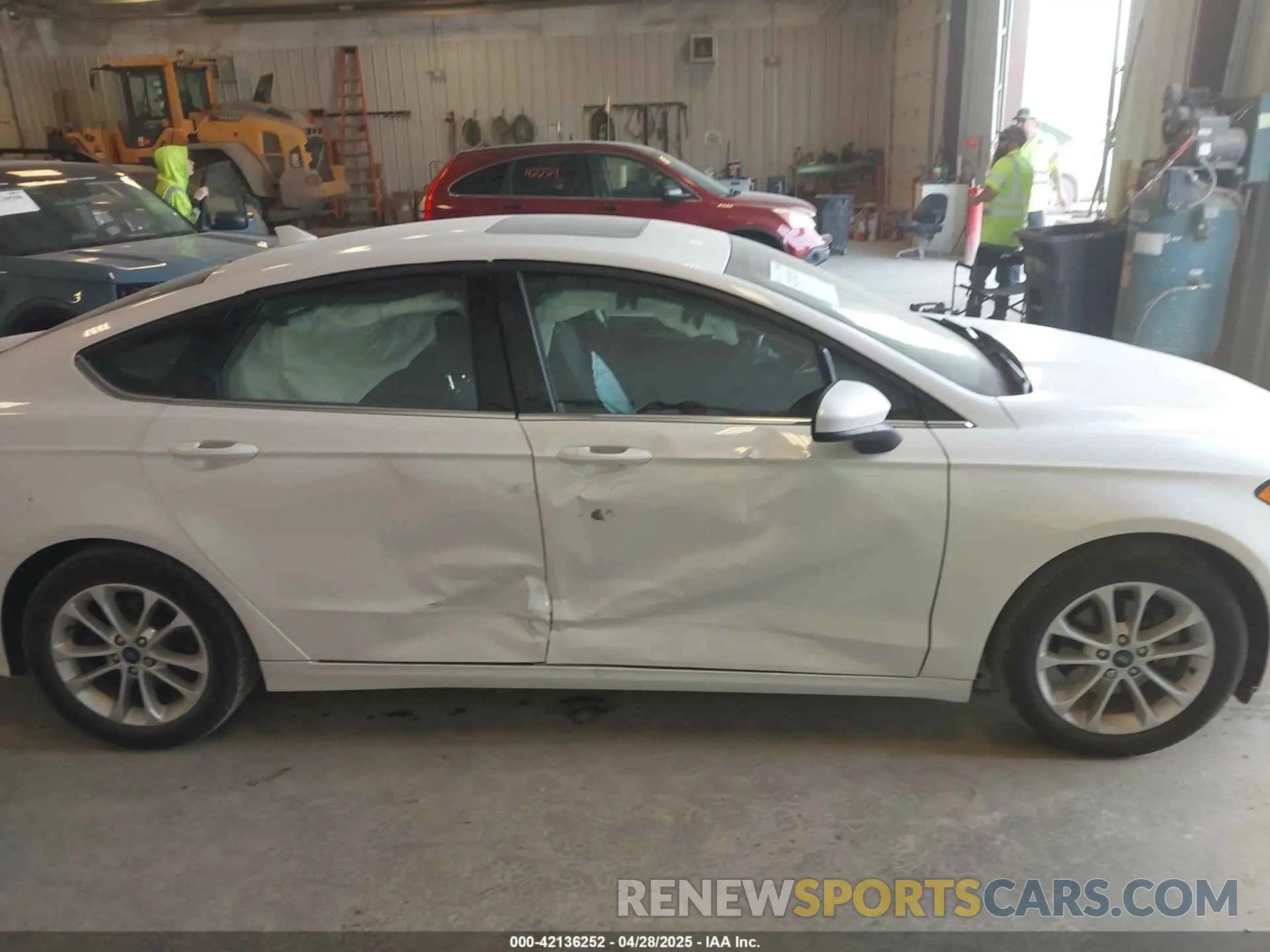 13 Photograph of a damaged car 3FA6P0HD4LR165511 FORD FUSION 2020