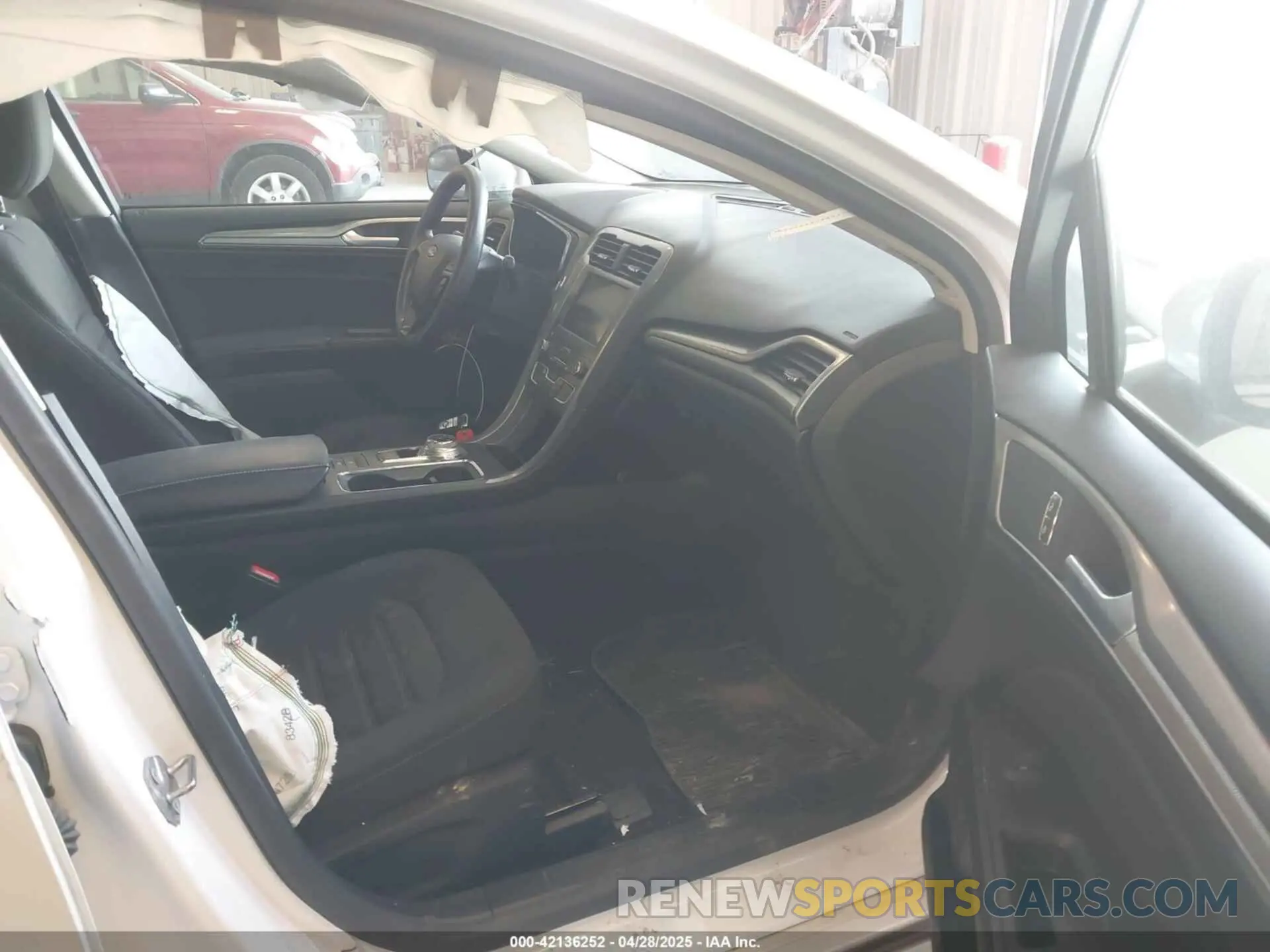 5 Photograph of a damaged car 3FA6P0HD4LR165511 FORD FUSION 2020