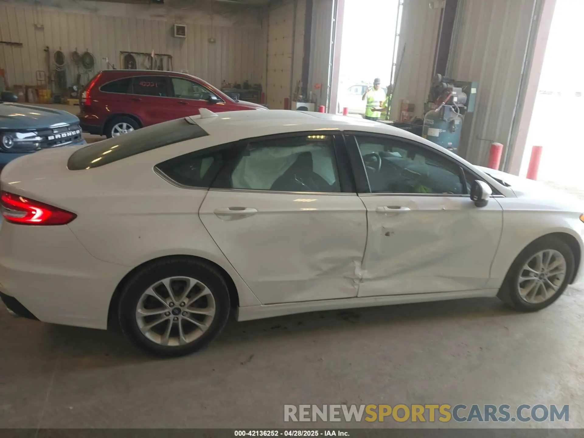 6 Photograph of a damaged car 3FA6P0HD4LR165511 FORD FUSION 2020