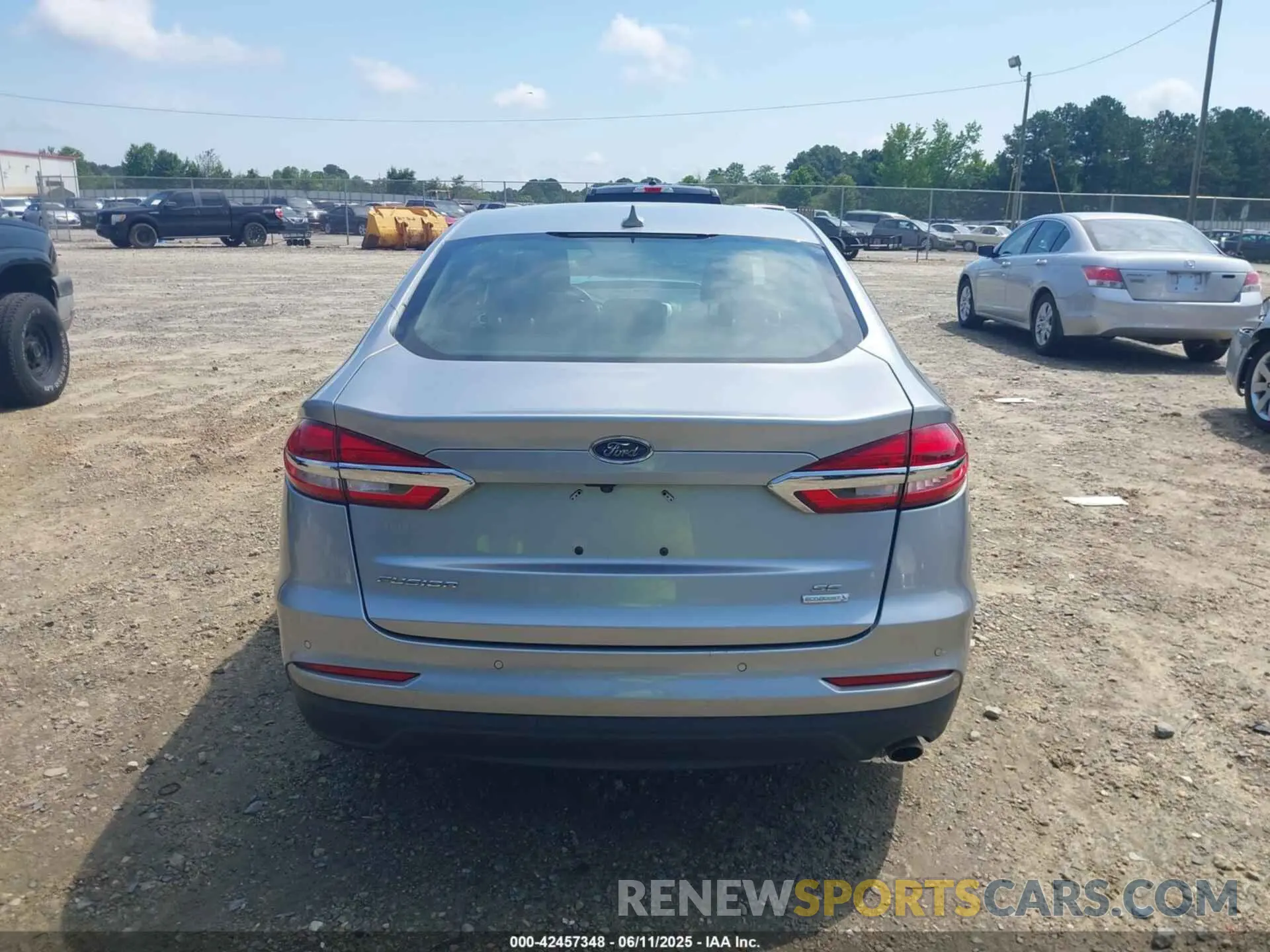 16 Photograph of a damaged car 3FA6P0HD4LR184141 FORD FUSION 2020