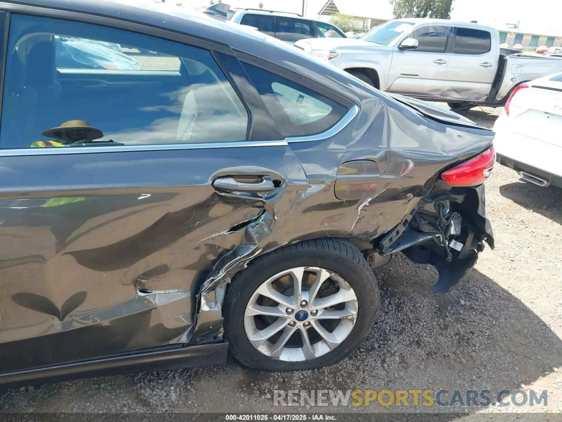 6 Photograph of a damaged car 3FA6P0HD4LR231507 FORD FUSION 2020