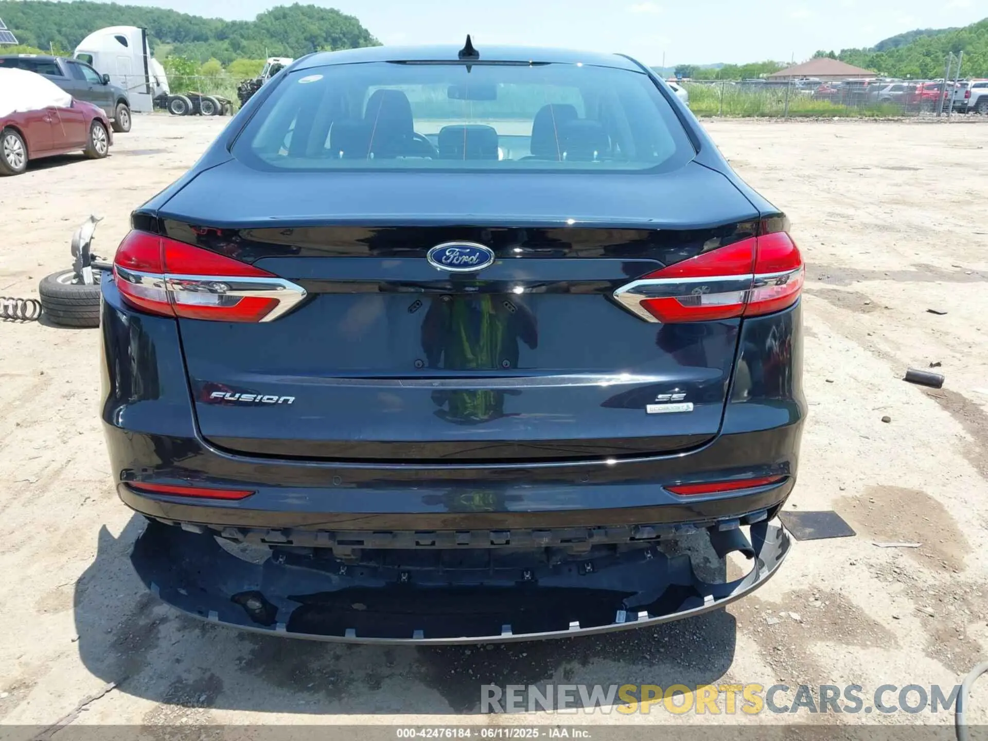 17 Photograph of a damaged car 3FA6P0HD4LR236058 FORD FUSION 2020