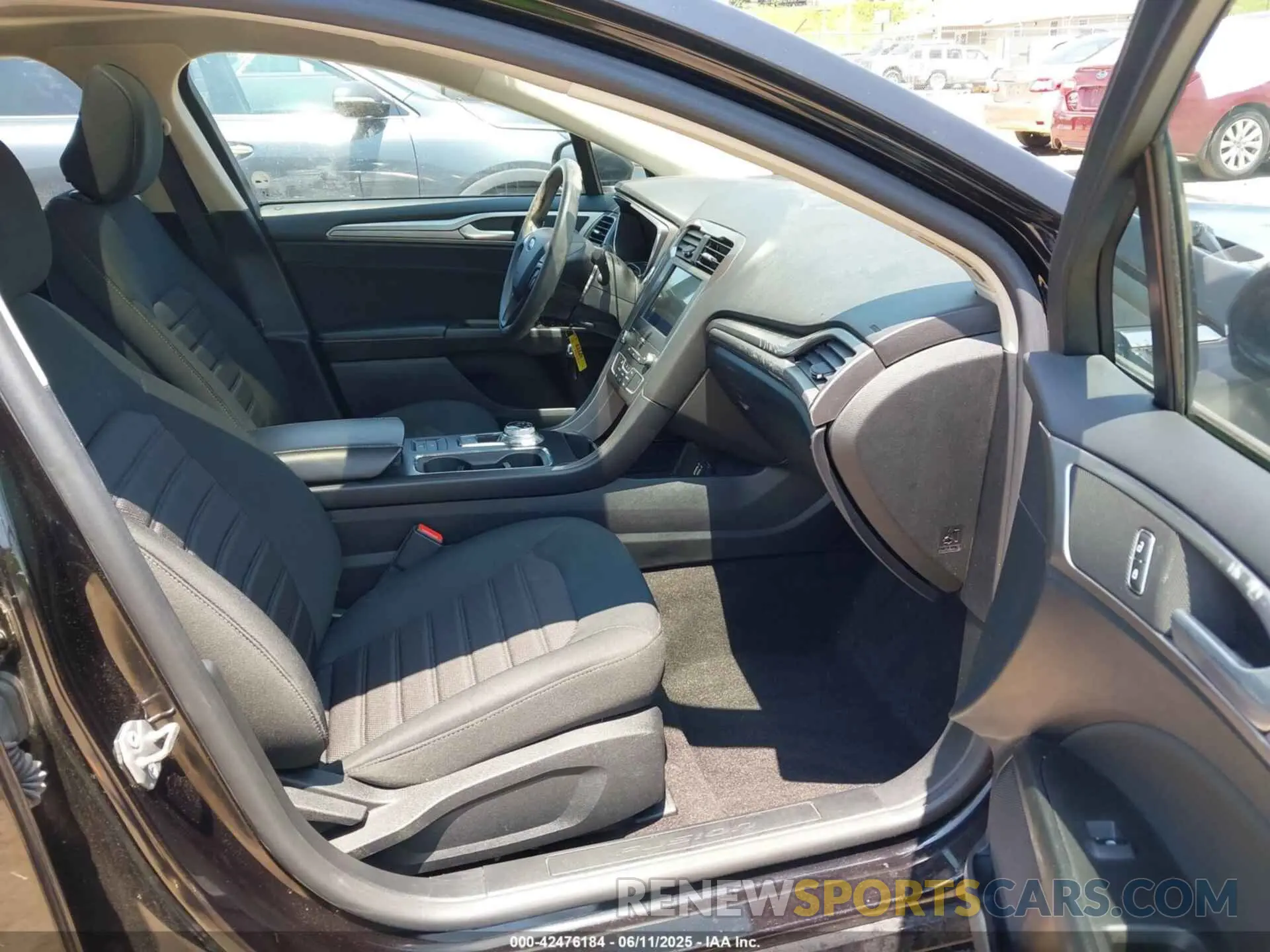 5 Photograph of a damaged car 3FA6P0HD4LR236058 FORD FUSION 2020