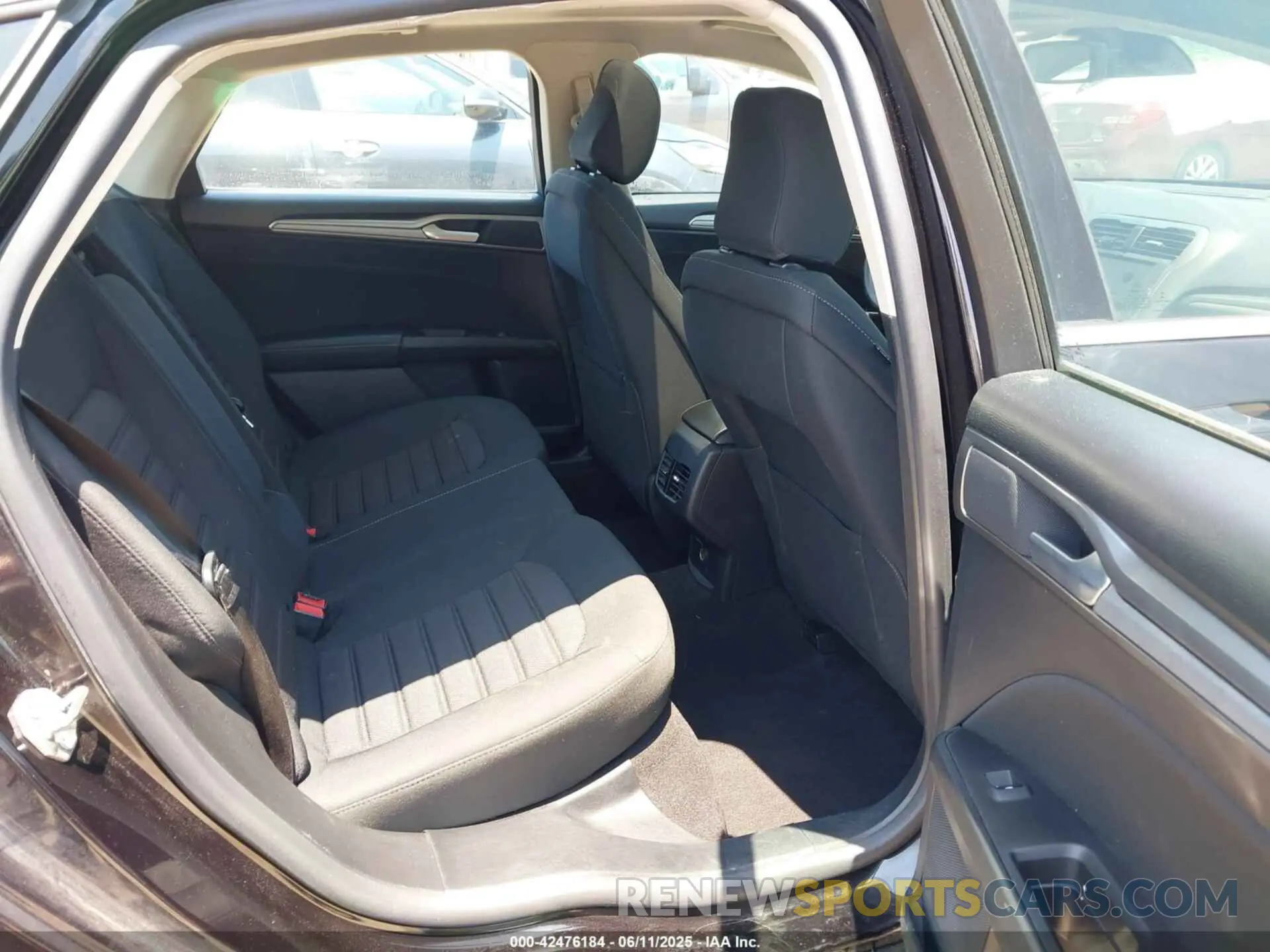 8 Photograph of a damaged car 3FA6P0HD4LR236058 FORD FUSION 2020